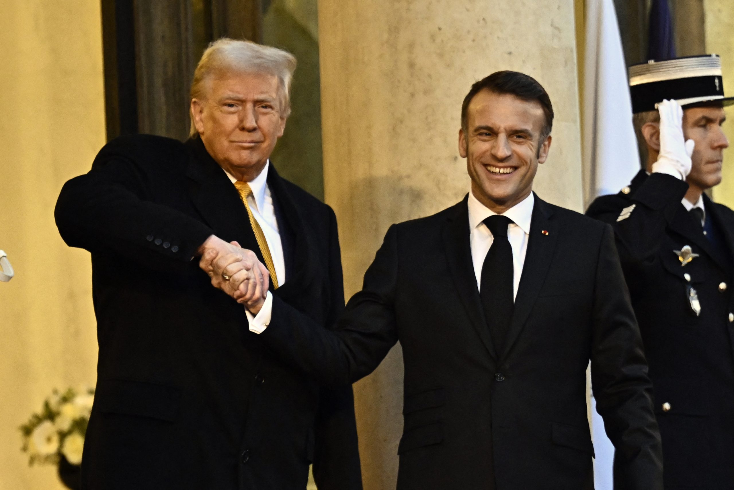 Estreito de Ormuz “totalmente aberto” a partir de sexta-feira, garante Trump. EUA e Irão já assinaram acordo