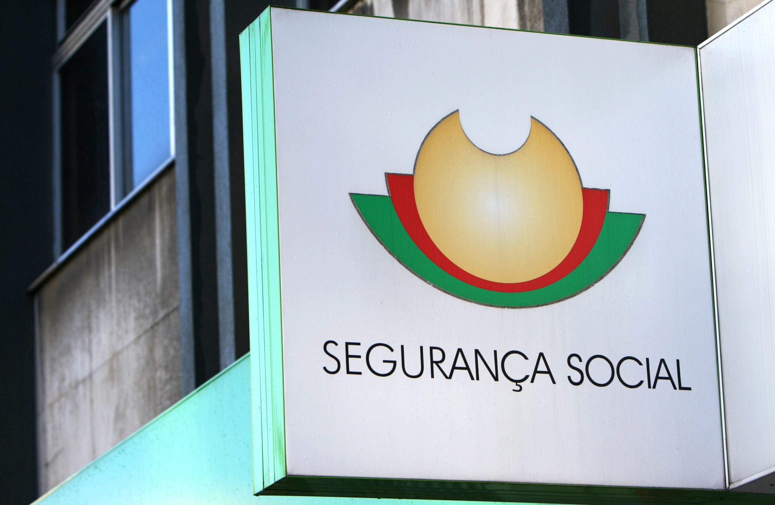 Trabalhadores em ‘lay-off’ tradicional aumentam 31% em fevereiro face a janeiro