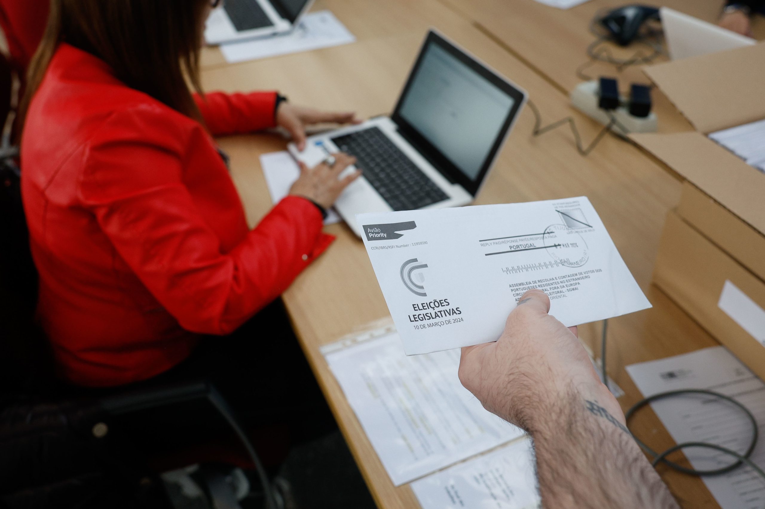 “Pressão e desconforto” na contagem dos votos do estrangeiro. Chega acusado de insultar outros partidos e de incumprimento de regras