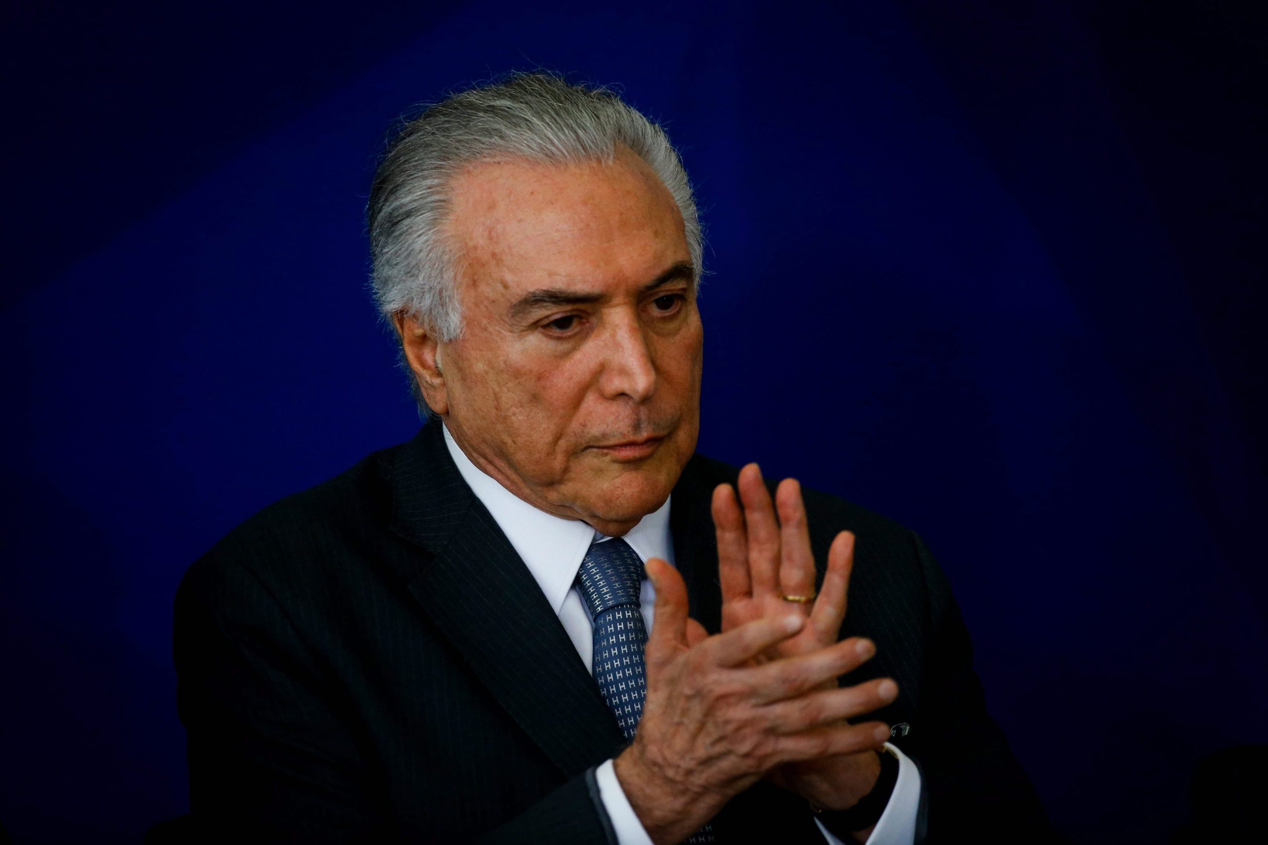 Brasil aprova PEC 241. Ou seja: gastos públicos ficam congelados por 20 anos