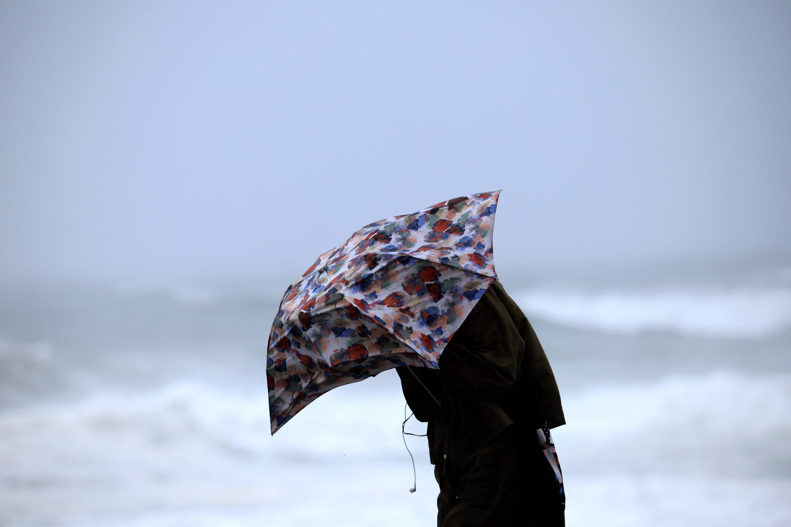 Ilhas das Flores e Corvo com aviso amarelo por previsões de chuva forte