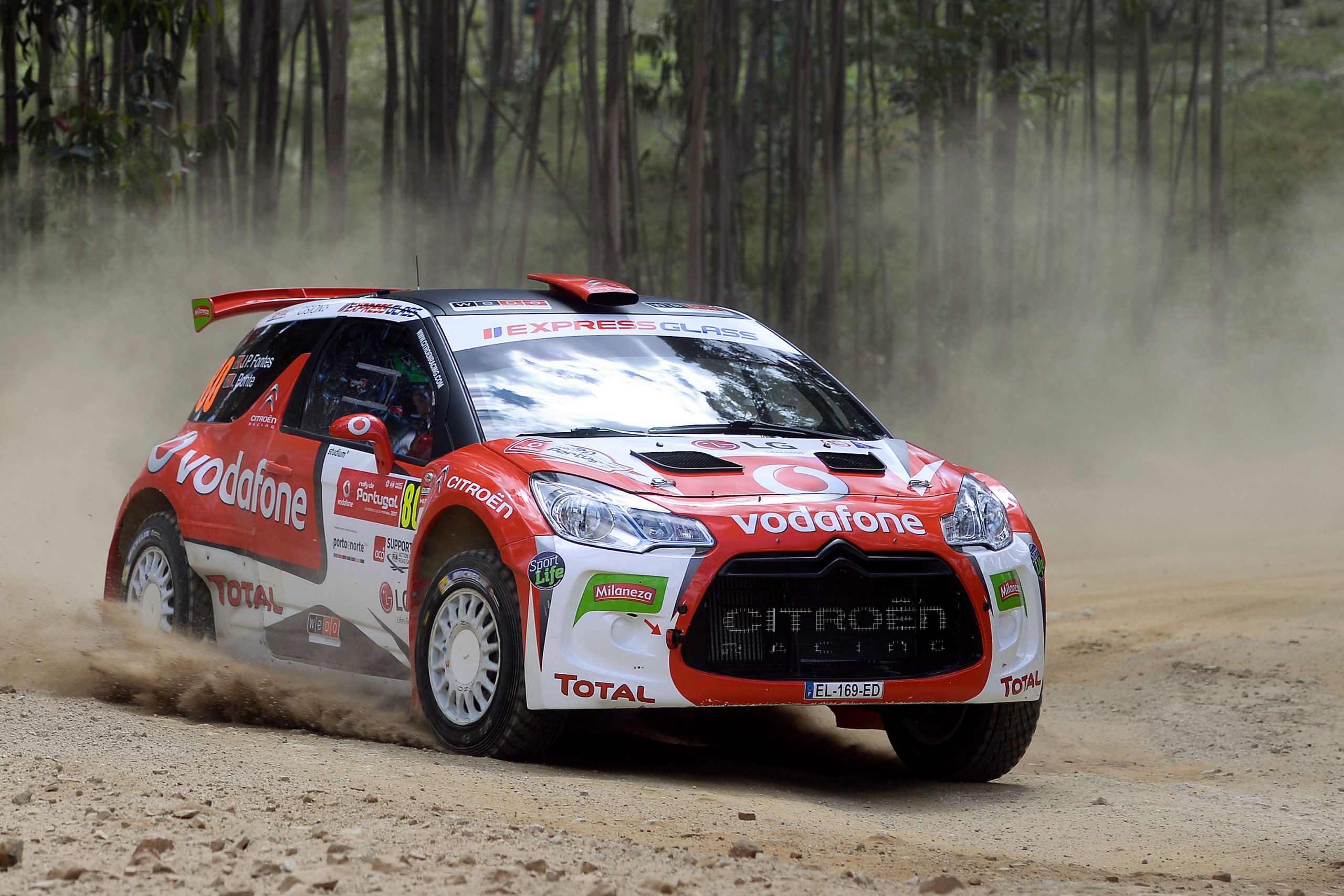 Rally de Portugal: José Pedro Fontes e Inês Ponte fora de perigo