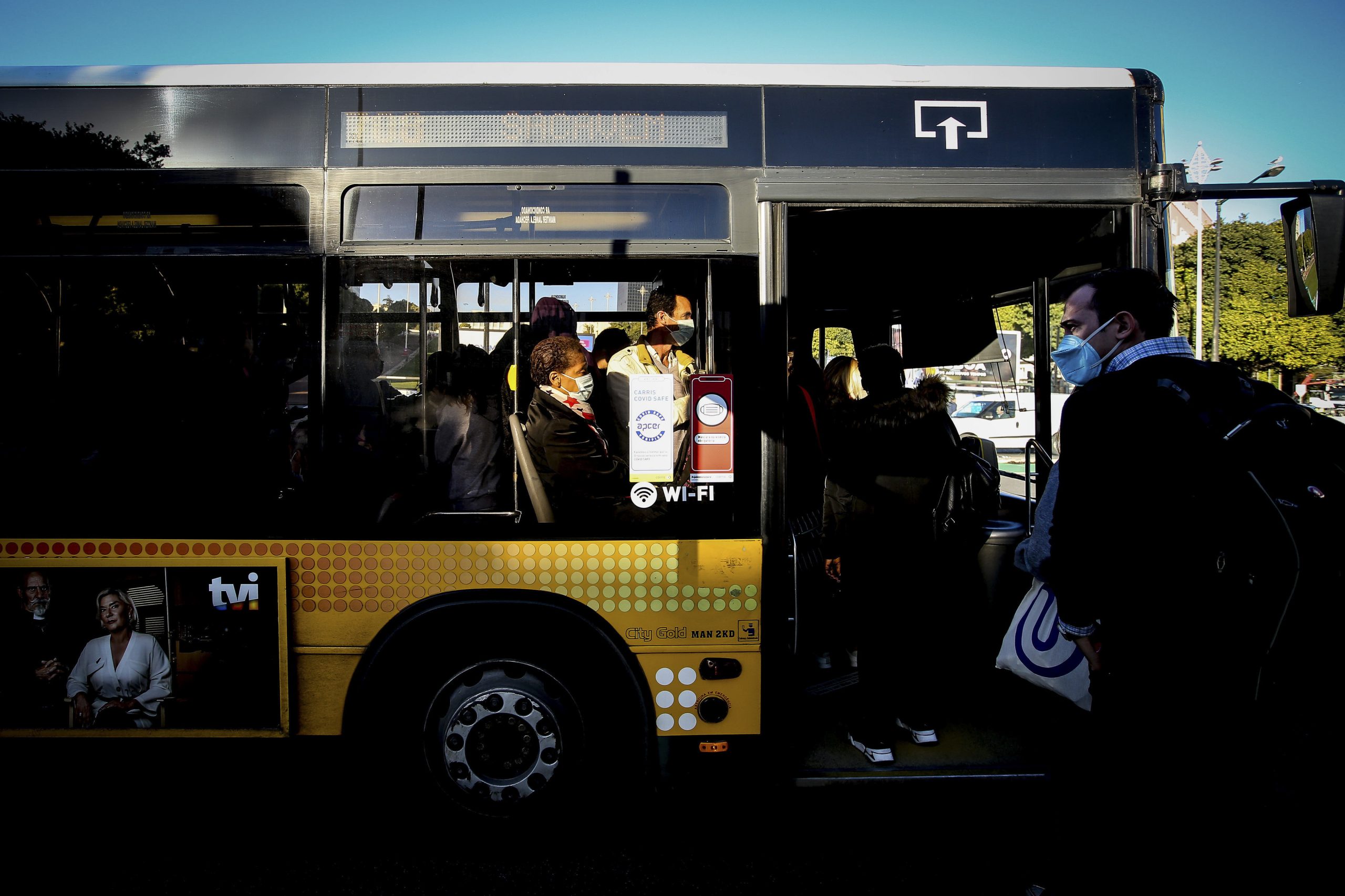 Procura por transportes públicos urbanos cresceu 43% até março face a 2022