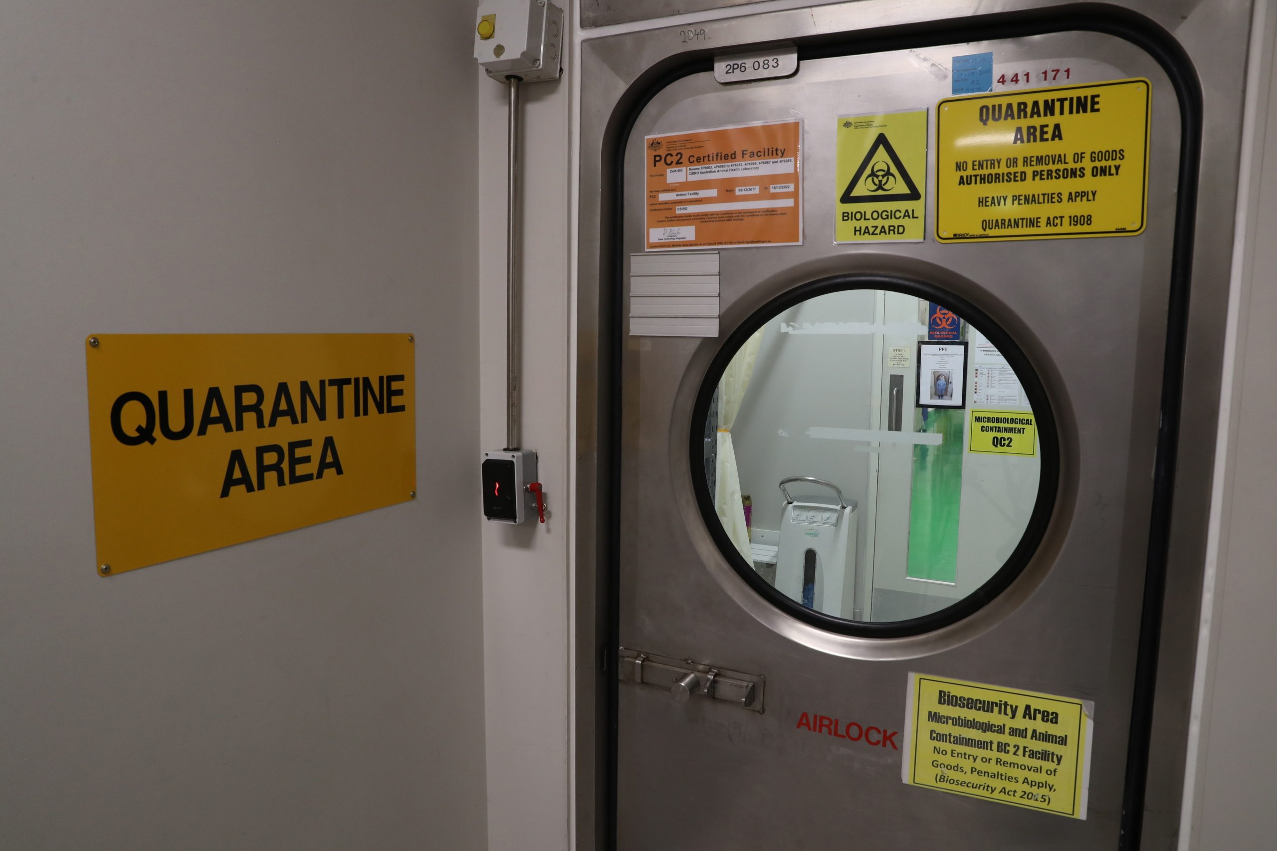 Coranavírus: Polícia de Macau detém suspeito de estar infetado que fugiu de hospital