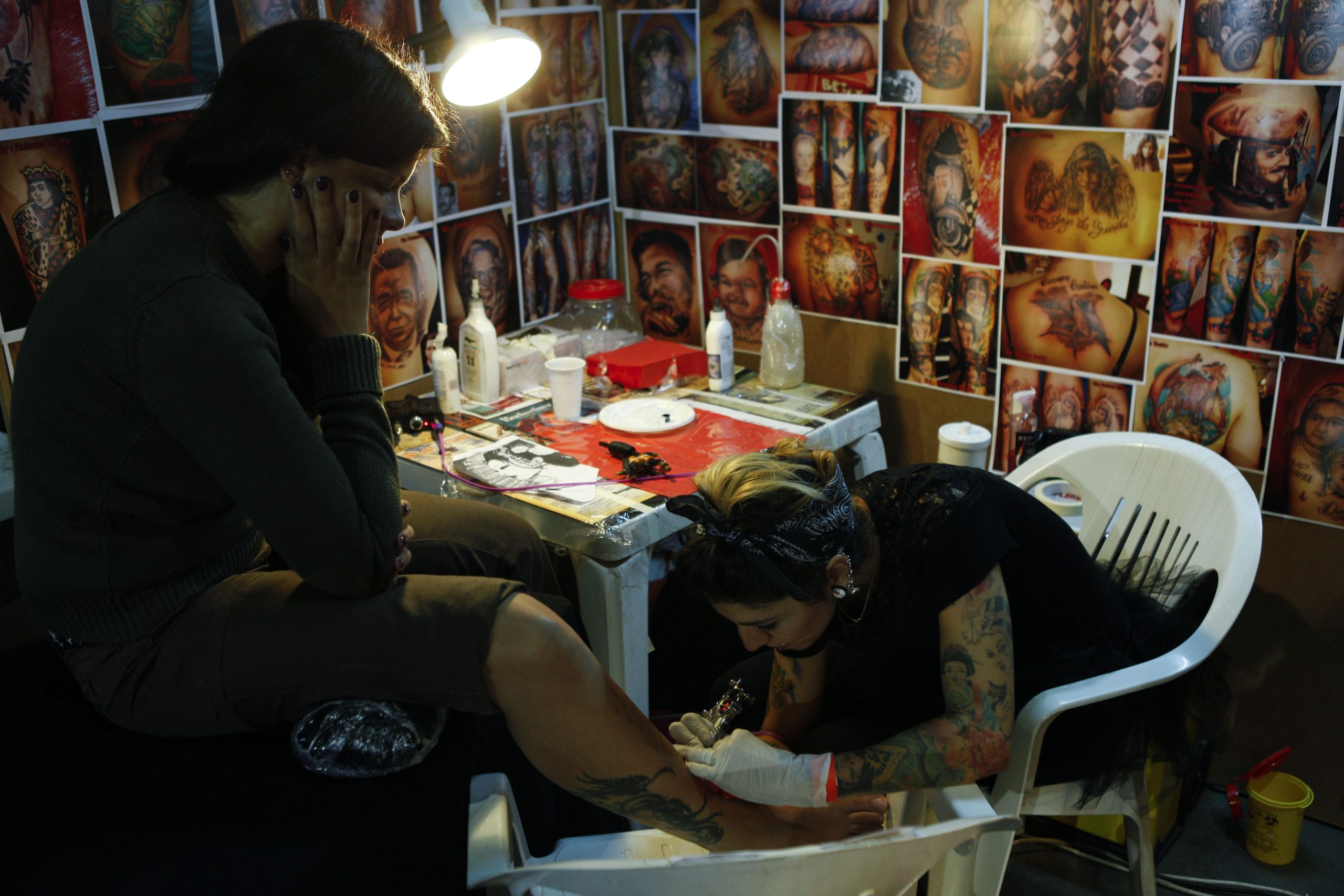 Covid-19: Tatuadores querem saber quando vão poder voltar a trabalhar