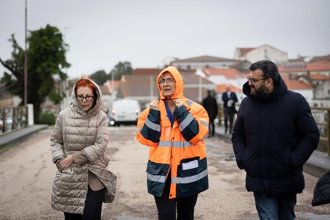 Coimbra atribui chave de honra da cidade à ministra do Ambiente pelas cheias do Mondego
