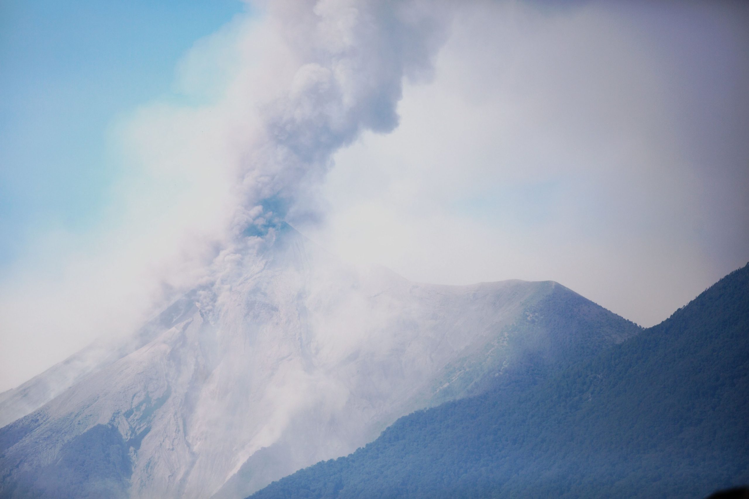Vulcão do Fogo: Guatemala em alerta devido a nova erupção