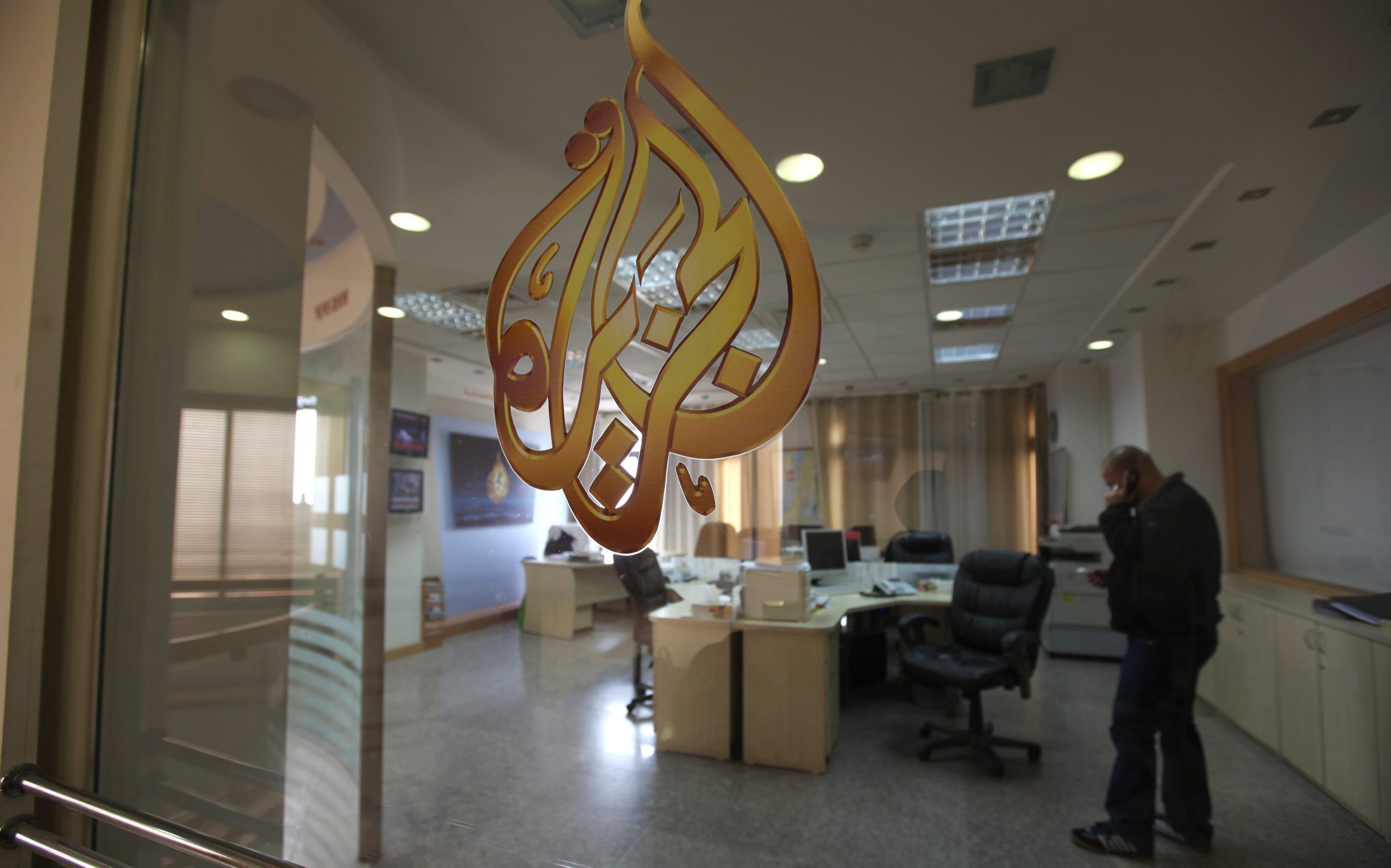 Polícia encerra escritório do canal de televisão Al-Jazeera na Tunísia