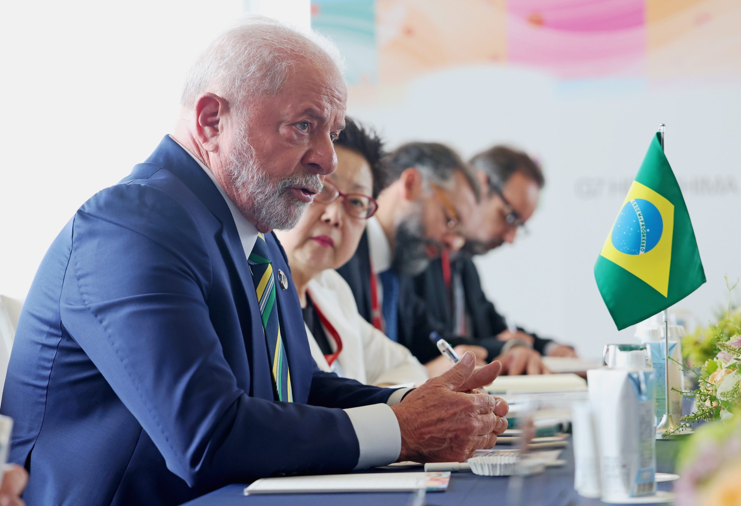 “Estamos a retomar a amizade”. Macron e Lula discutem pobreza e alterações climáticas