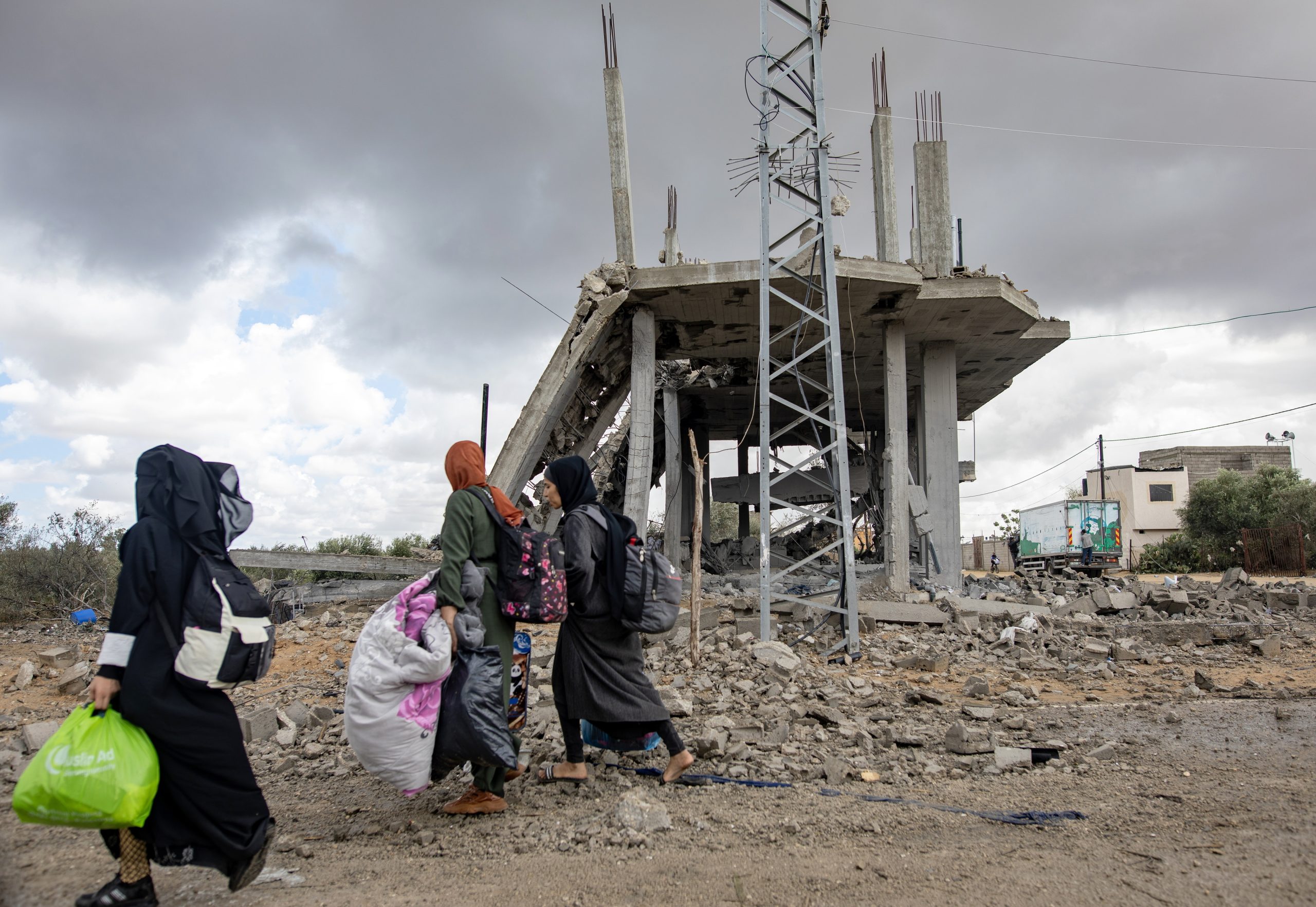 Rafah sob ataque após Hamas aceitar cessar-fogo