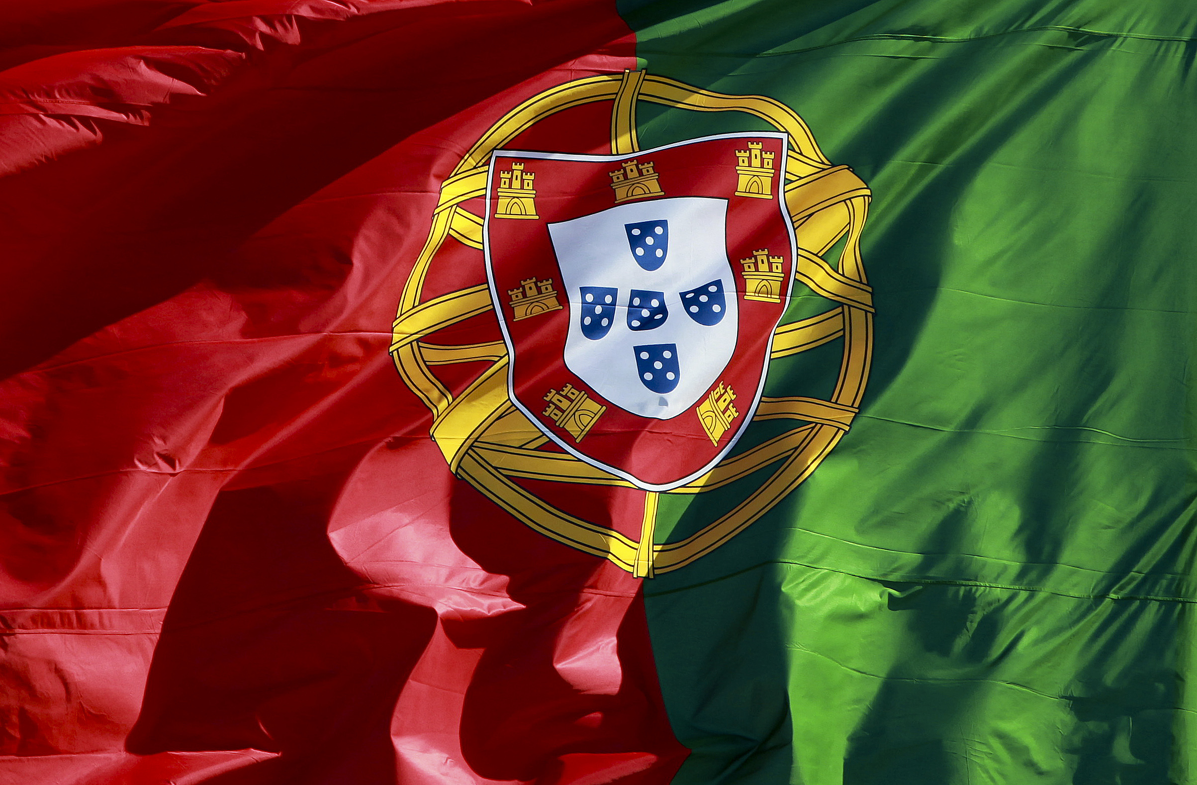PS questiona Governo se equaciona retirar bandeira de navio com explosivos