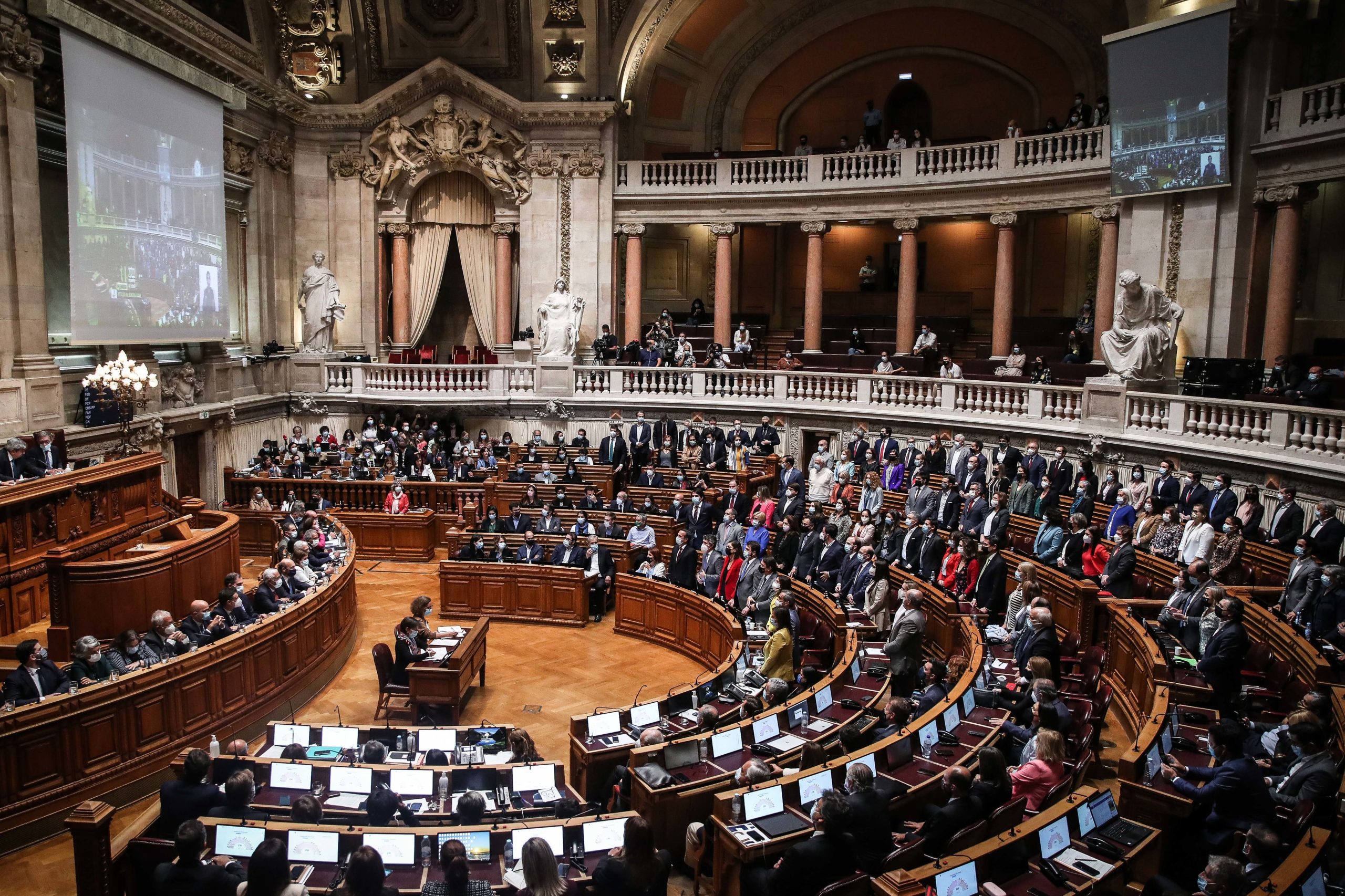 Escolas vão ter responsável para jovens manifestarem identidade de género