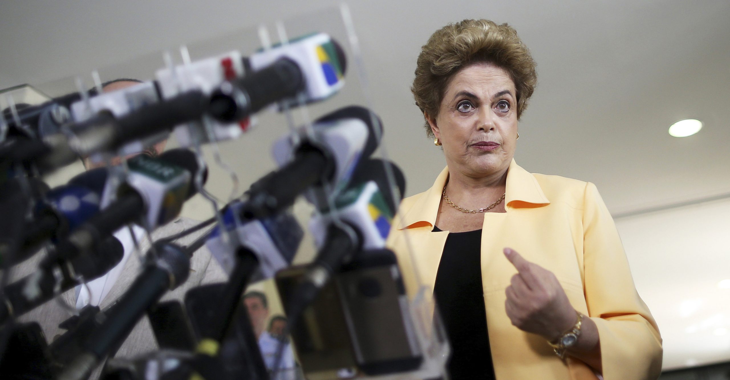 Brasil: está a chegar o dia em que todos têm algo a ganhar e a perder. Até lá, vale tudo