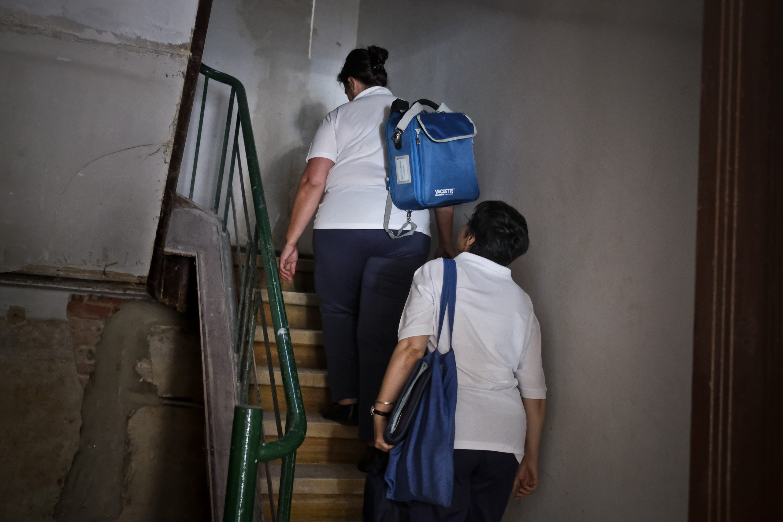 Dez mil famílias poderiam receber cuidados em casa, mas vagas continuam por ocupar