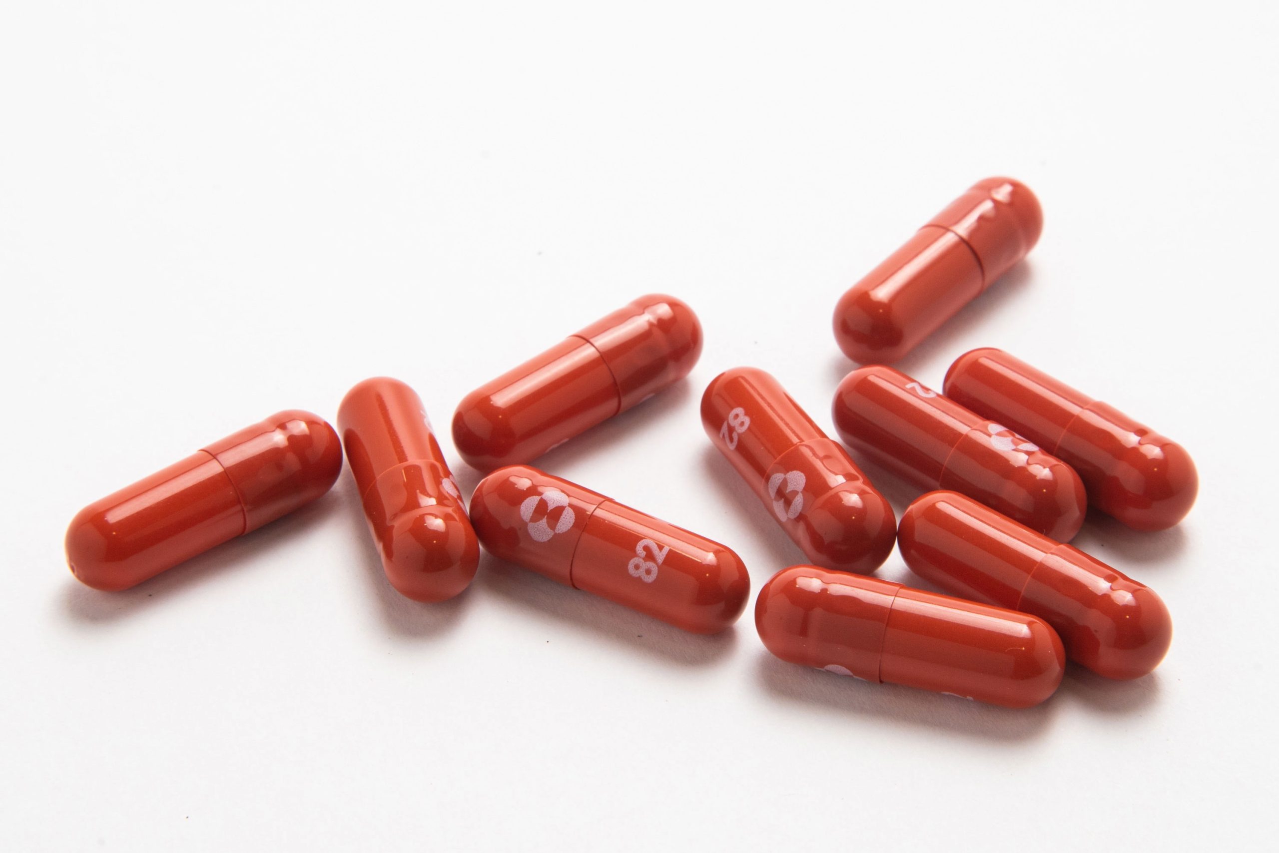 Covid-19: OMS recomenda antiviral para doença ligeira. Mas sob condições