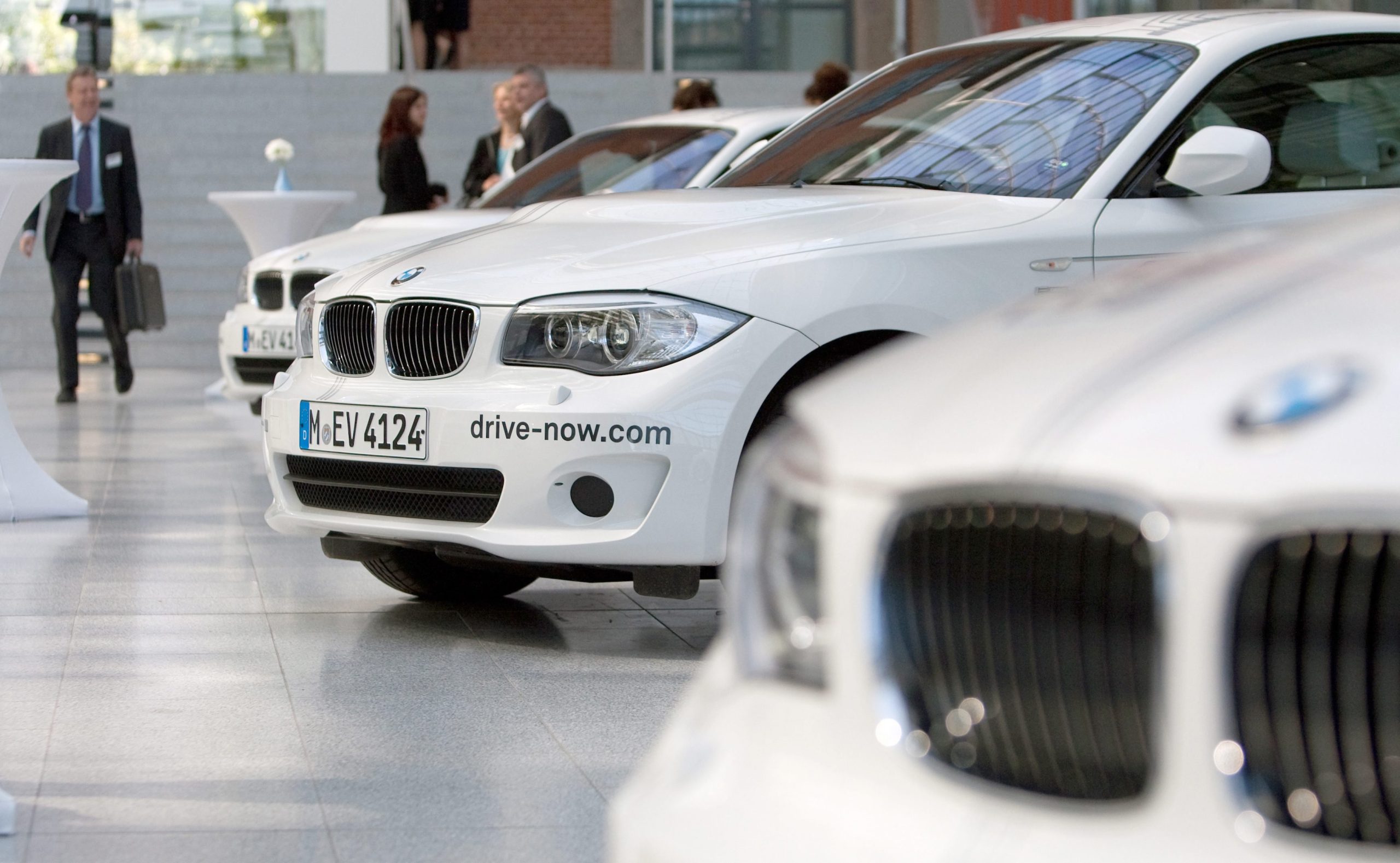 Deixe o carro em casa e partilhe o volante de um BMW ou de um Mini em Lisboa