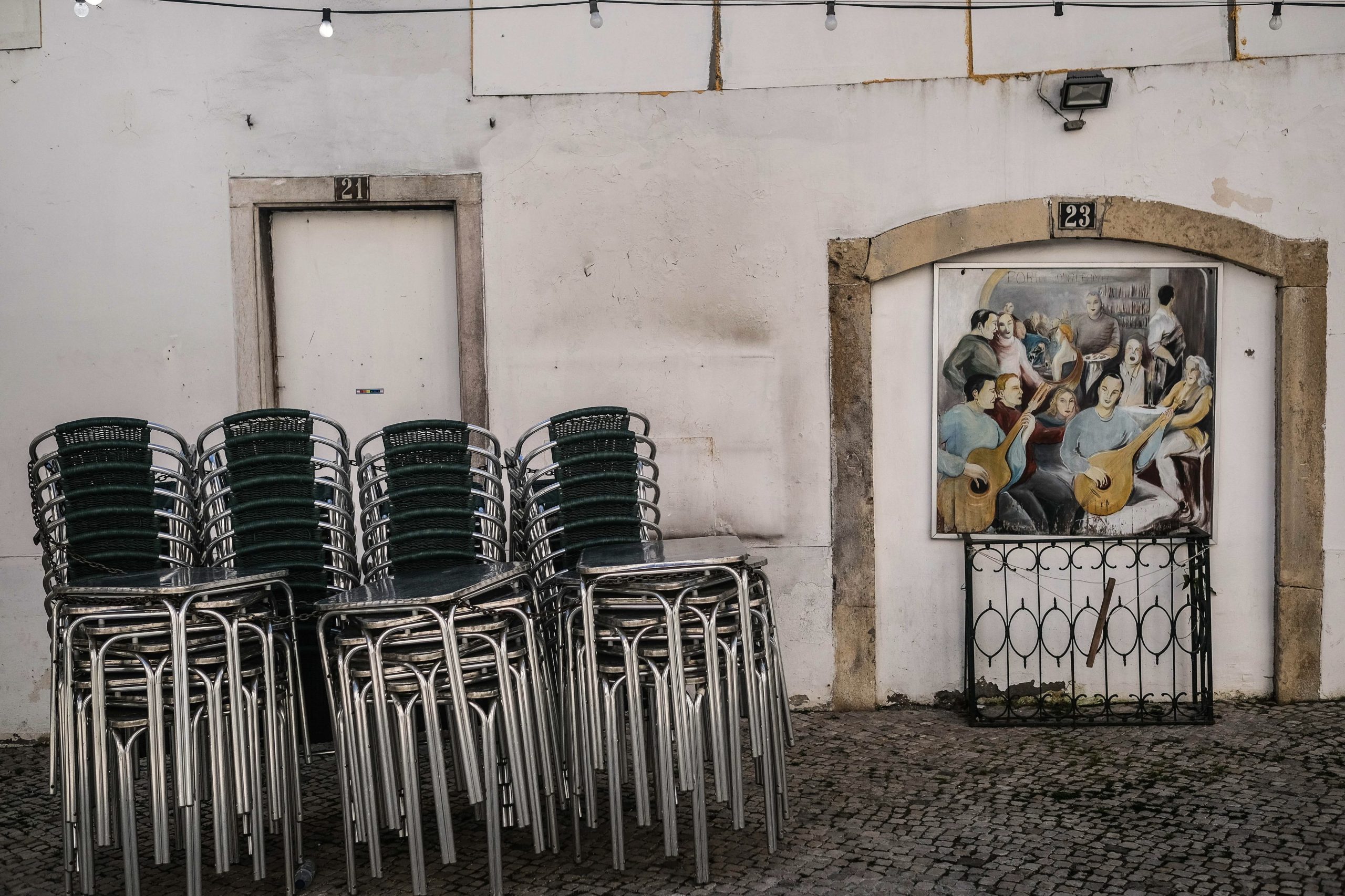 “O dinheiro vai acabar entretanto”. Eles ficaram sem trabalho ou em lay-off, são os nomes e histórias por detrás dos números