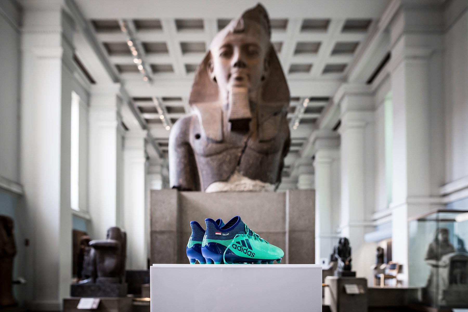 No British Museum, ao lado de sarcófagos egípcios vão estar as botas do jogador Mohamed Salah