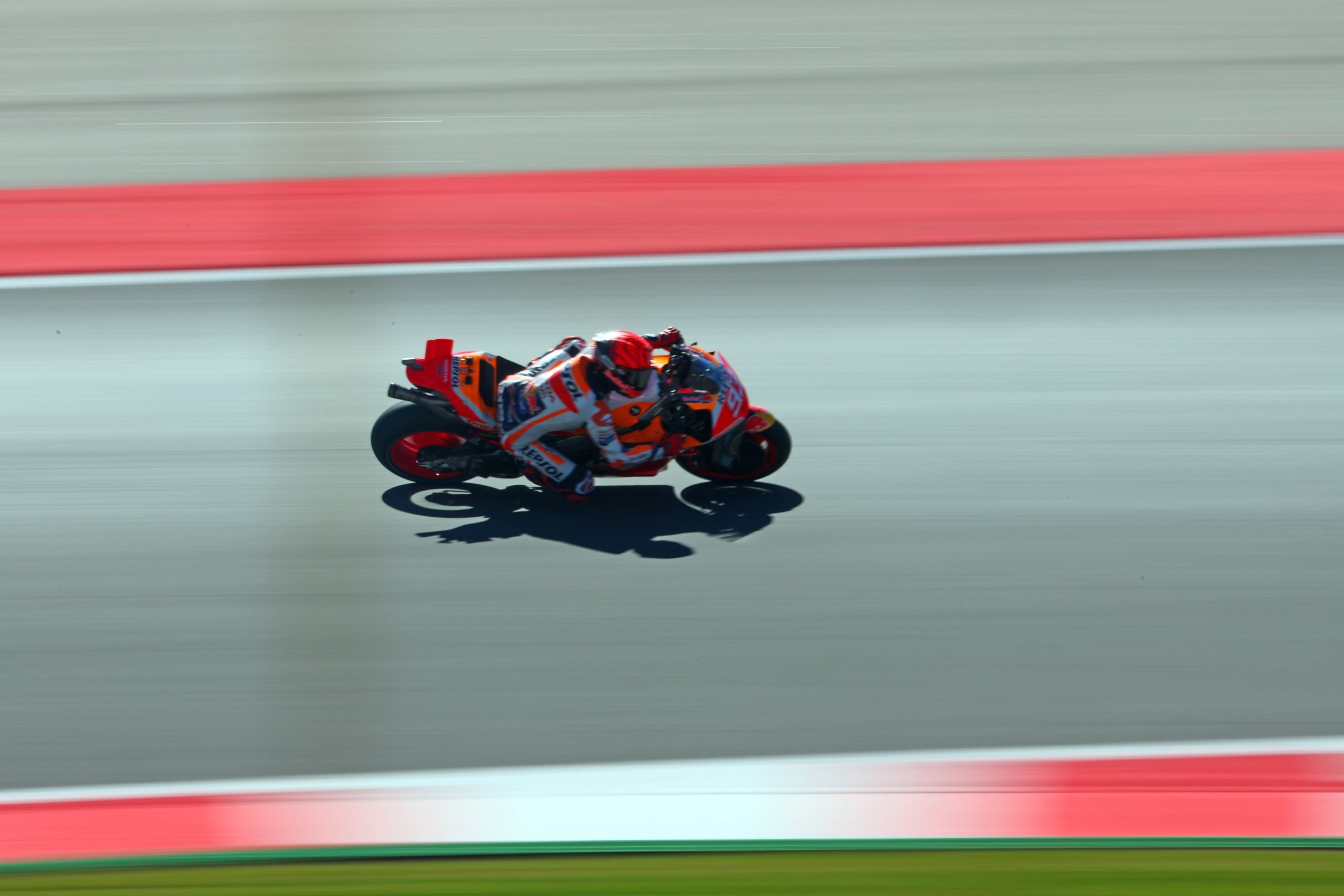 FIM suspende penalização de Marc Márquez até tomar uma decisão final