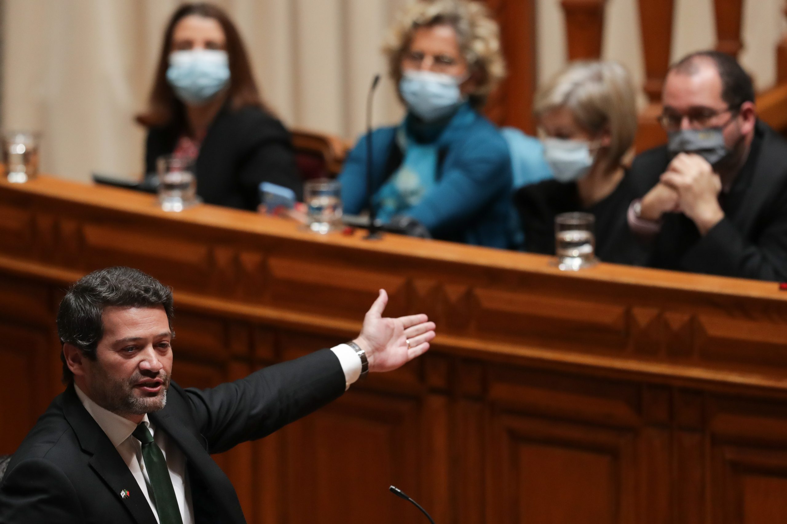 Programa do Governo: “Isto para quem nos está a ver parece a piada do século”, diz Ventura, para quem o programa é “mentiroso” na saúde