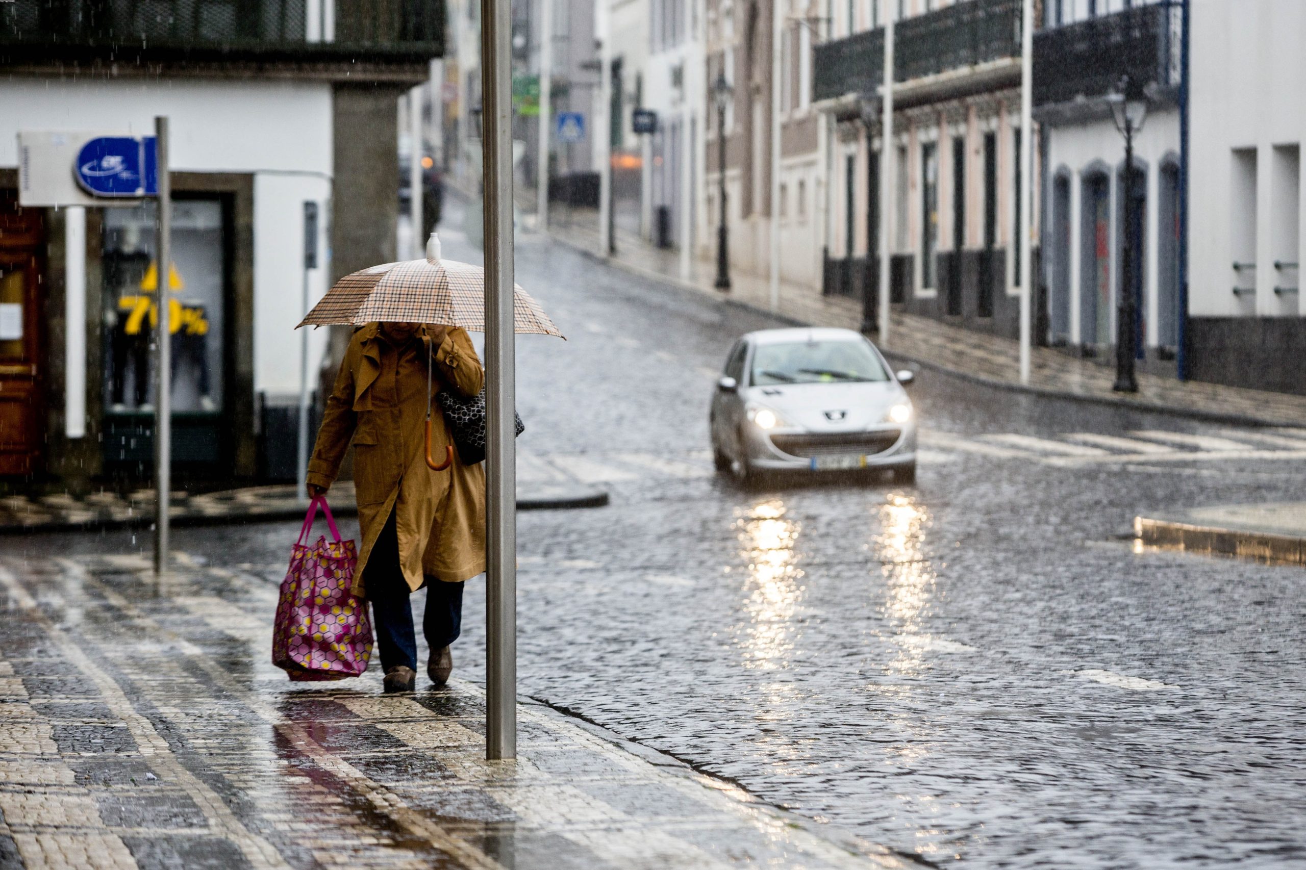 Sete ilhas dos Açores sob aviso amarelo devido à previsão de chuva e trovoada
