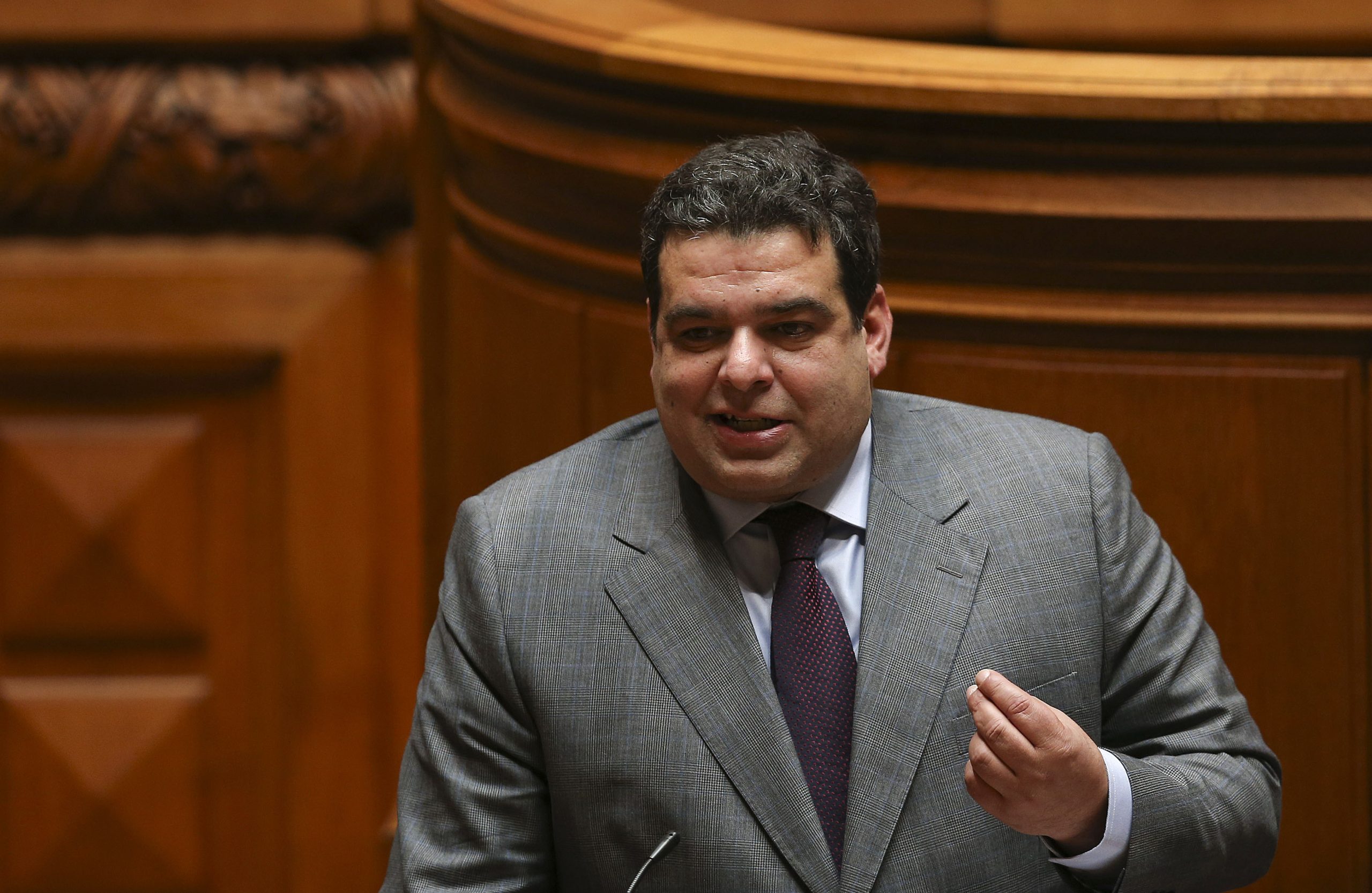 Rocha Andrade diz que redução da carga fiscal do novo orçamento não é suficiente