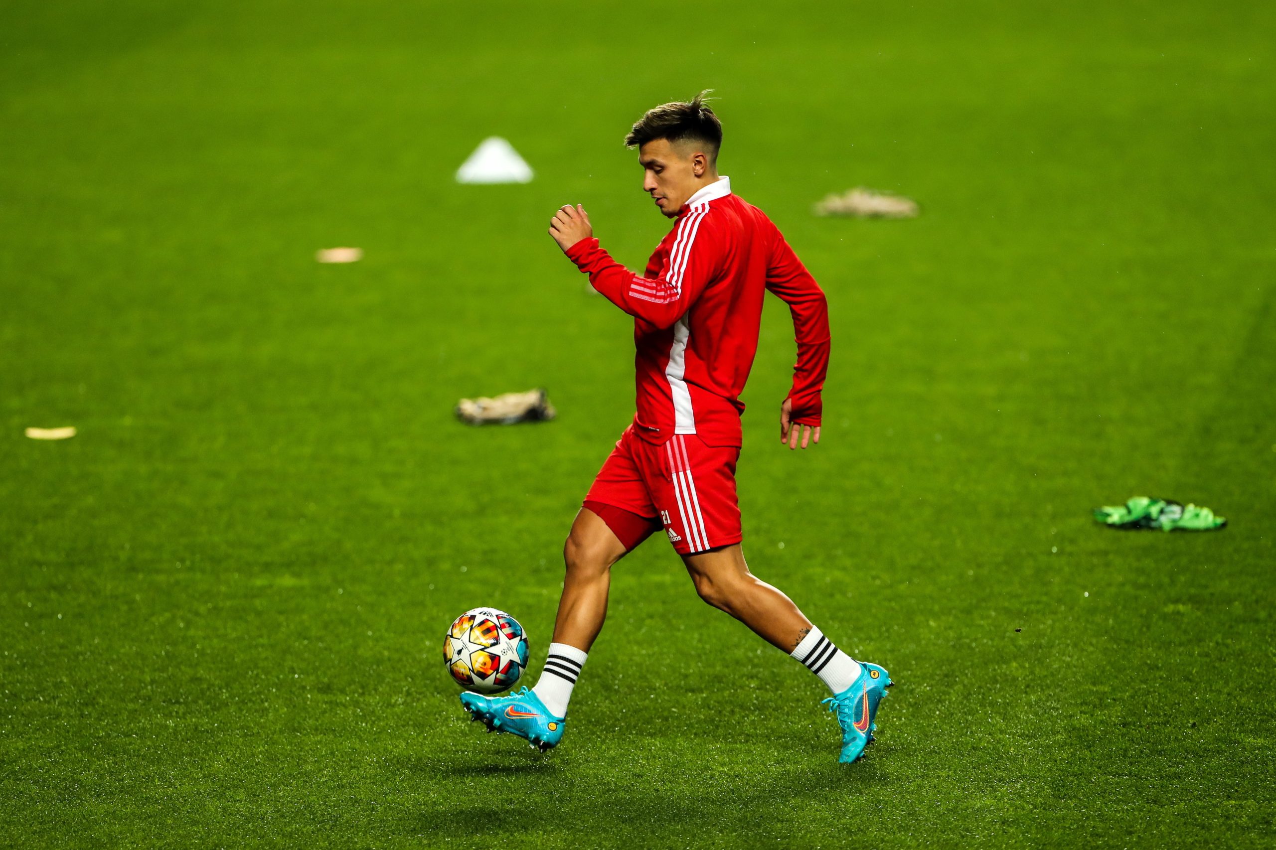 Manchester United contrata Lisandro Martínez ao Ajax