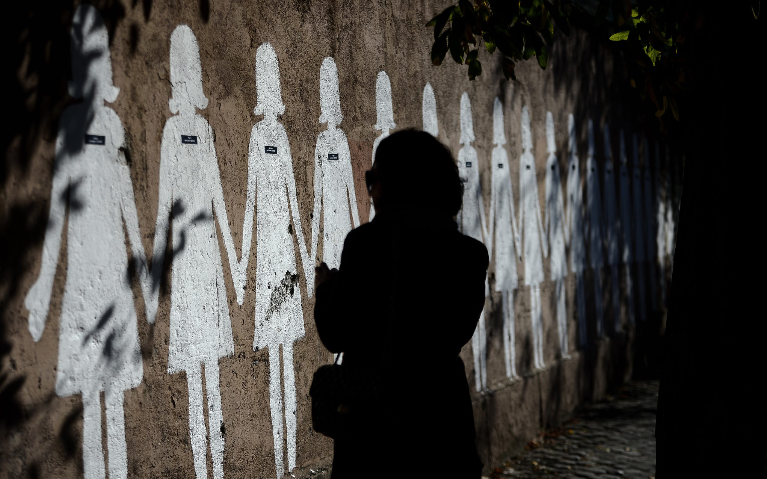 Canal de televisão em Marrocos mostra às mulheres a forma para esconder marcas de violência e pede desculpa