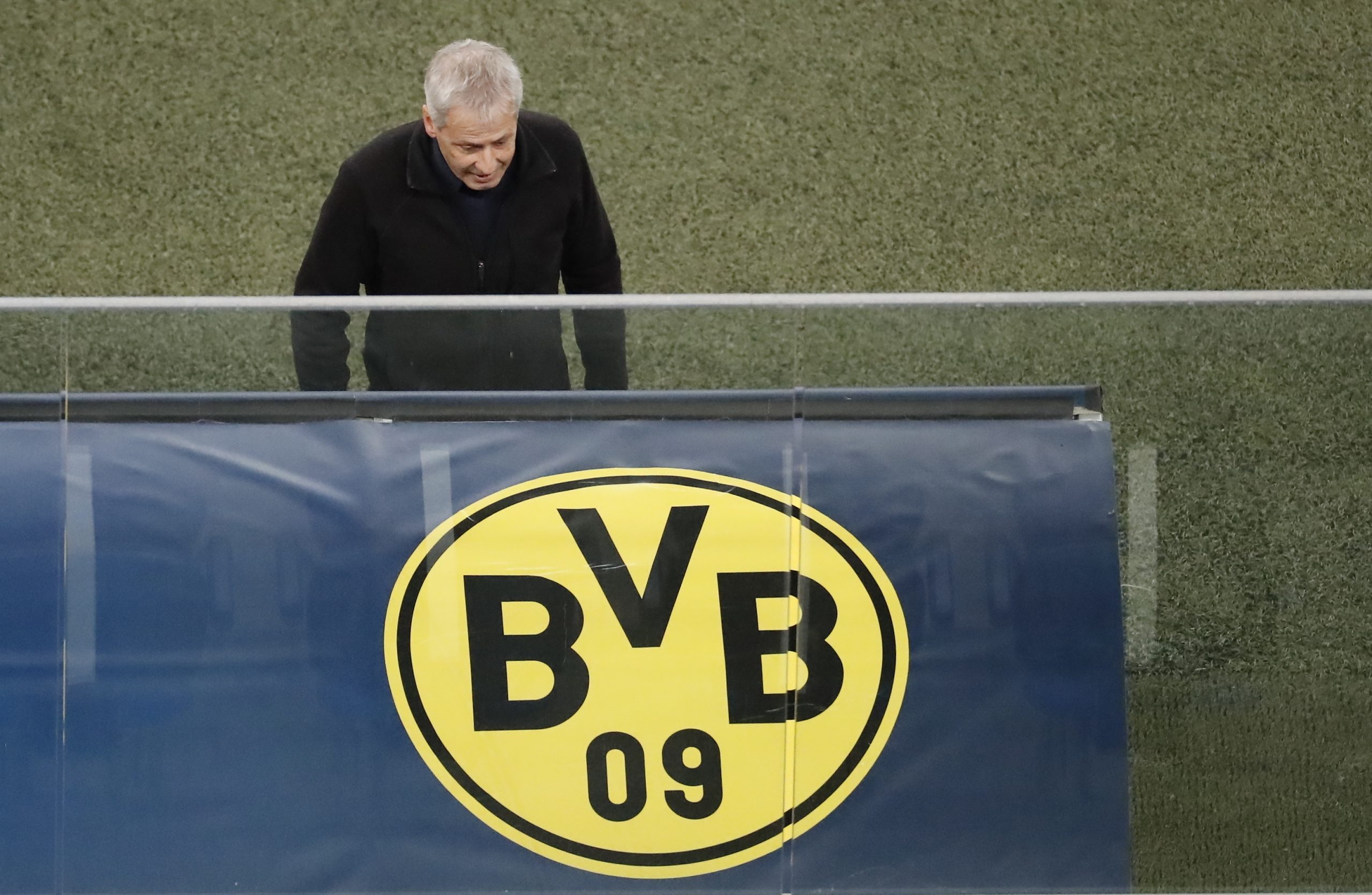 Dortmund despede treinador Lucien Favre depois da goleada sofrida no sábado