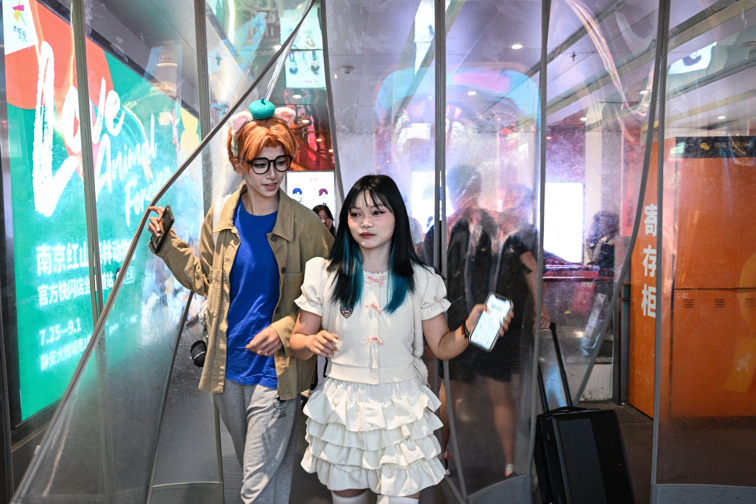 “Homens 3D não me interessam.” Jovens contratam mulheres ‘cosplayers’ para encontros de sonho