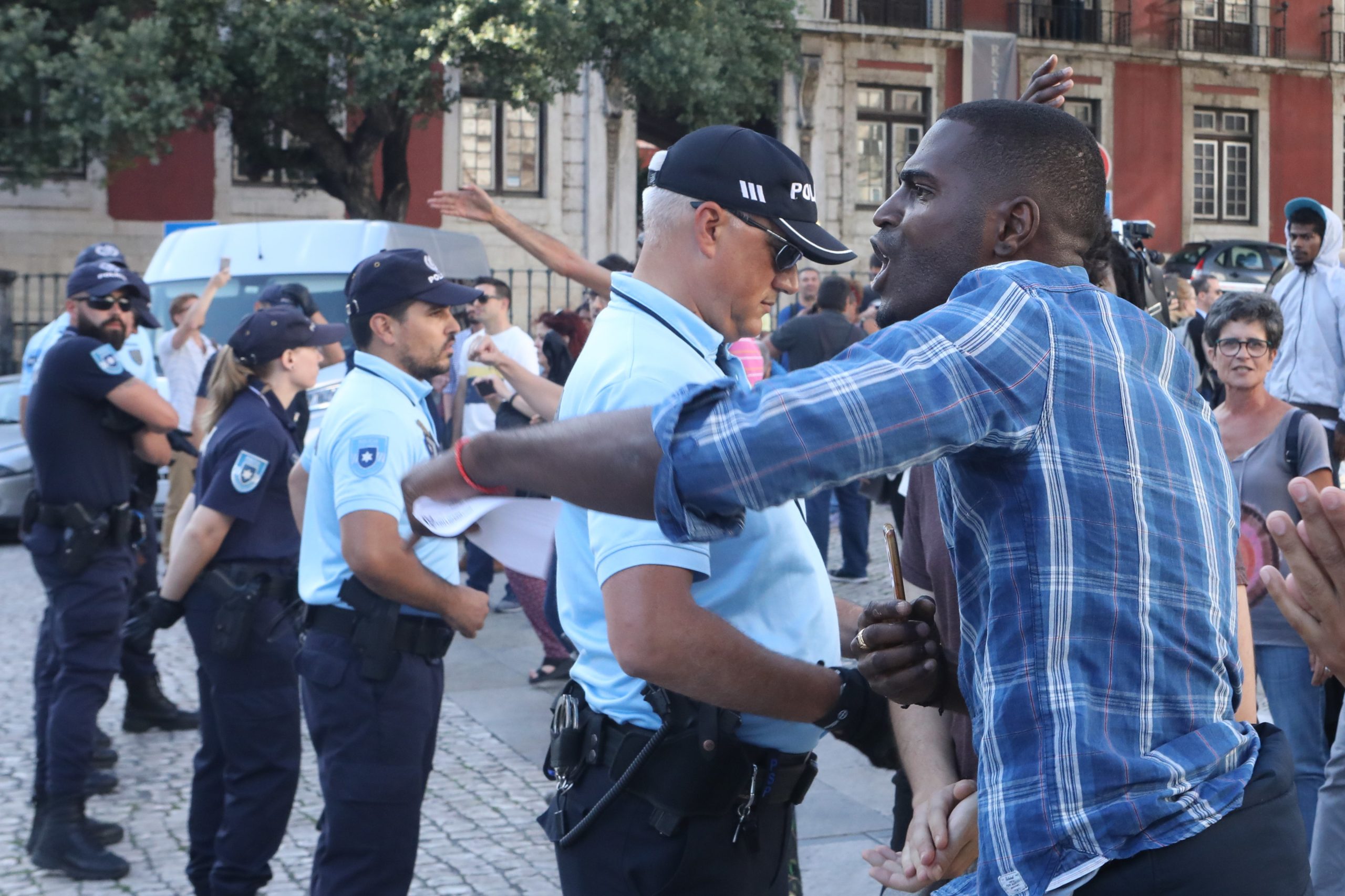 PNR e movimentos antirracistas em confronto verbal esta tarde em Lisboa