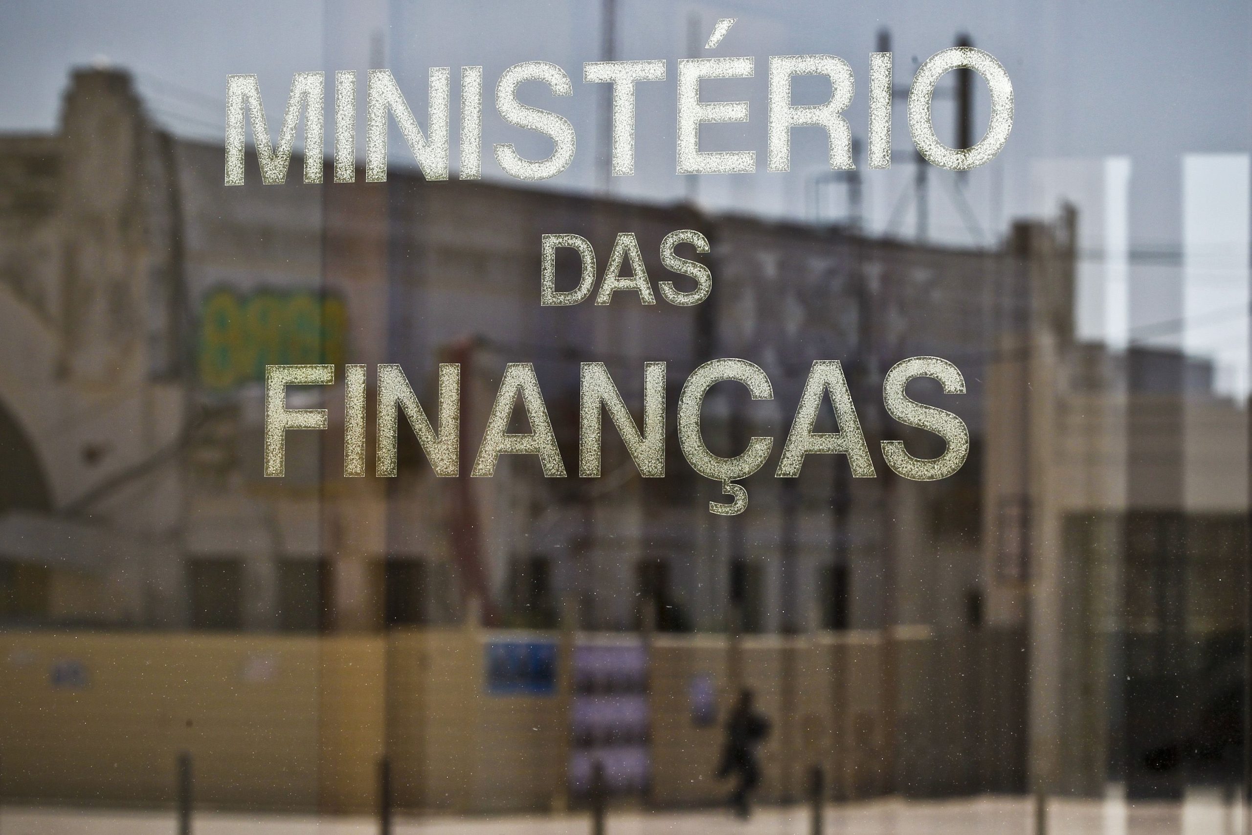 Estado tinha mais de mil milhões de euros em pagamentos em atraso até maio