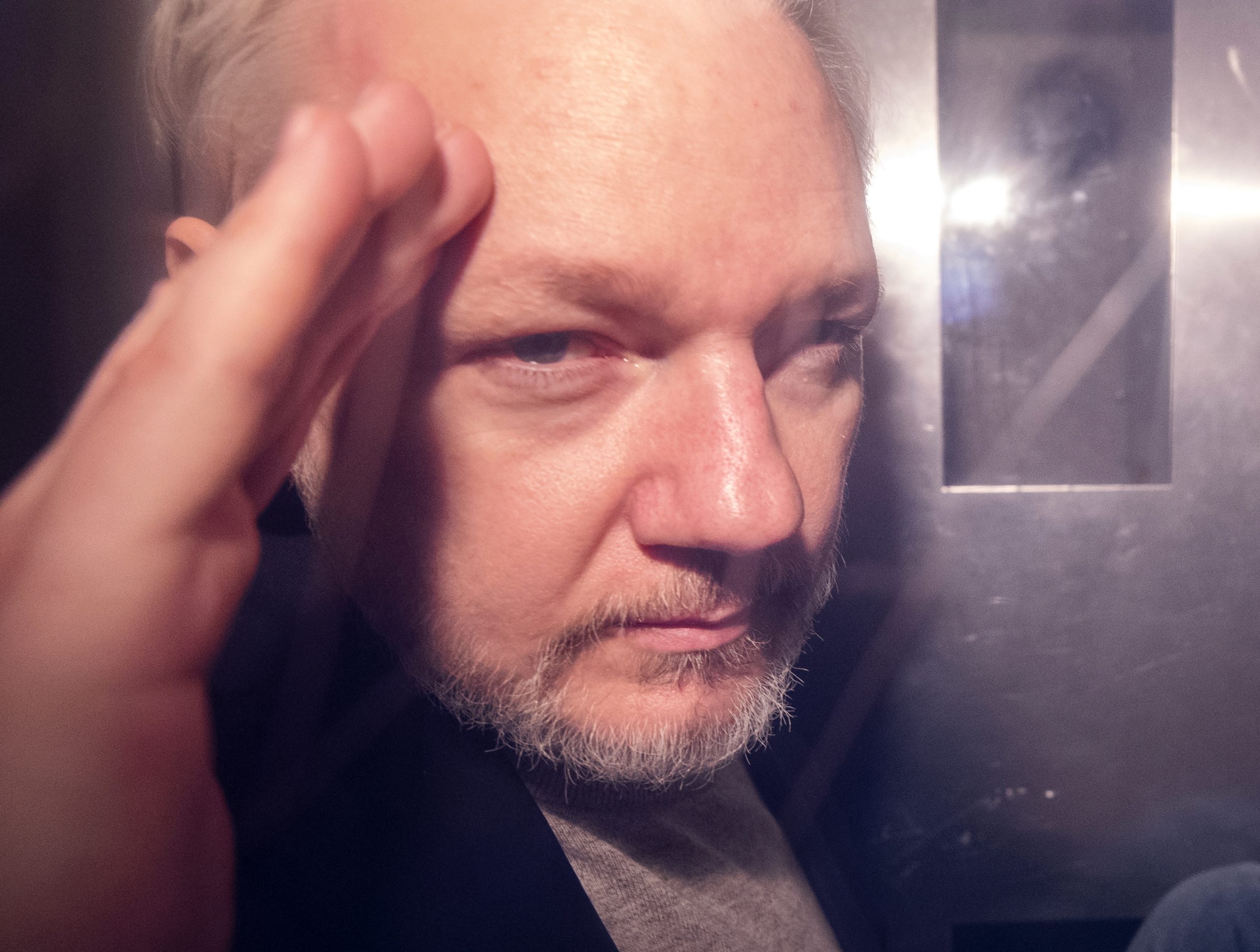 Julian Assange teve dois filhos durante o seu exílio na embaixada do Equador em Londres. Noiva quebra o anonimato e pede a sua libertação