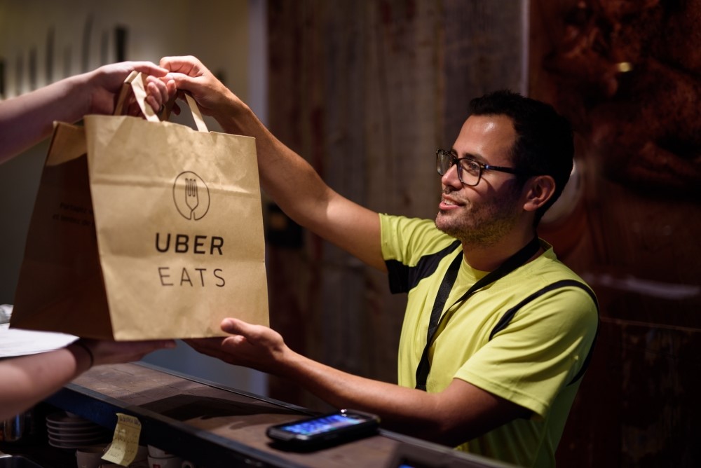 Uber disponibiliza serviço de entrega de comida em Lisboa a partir de hoje