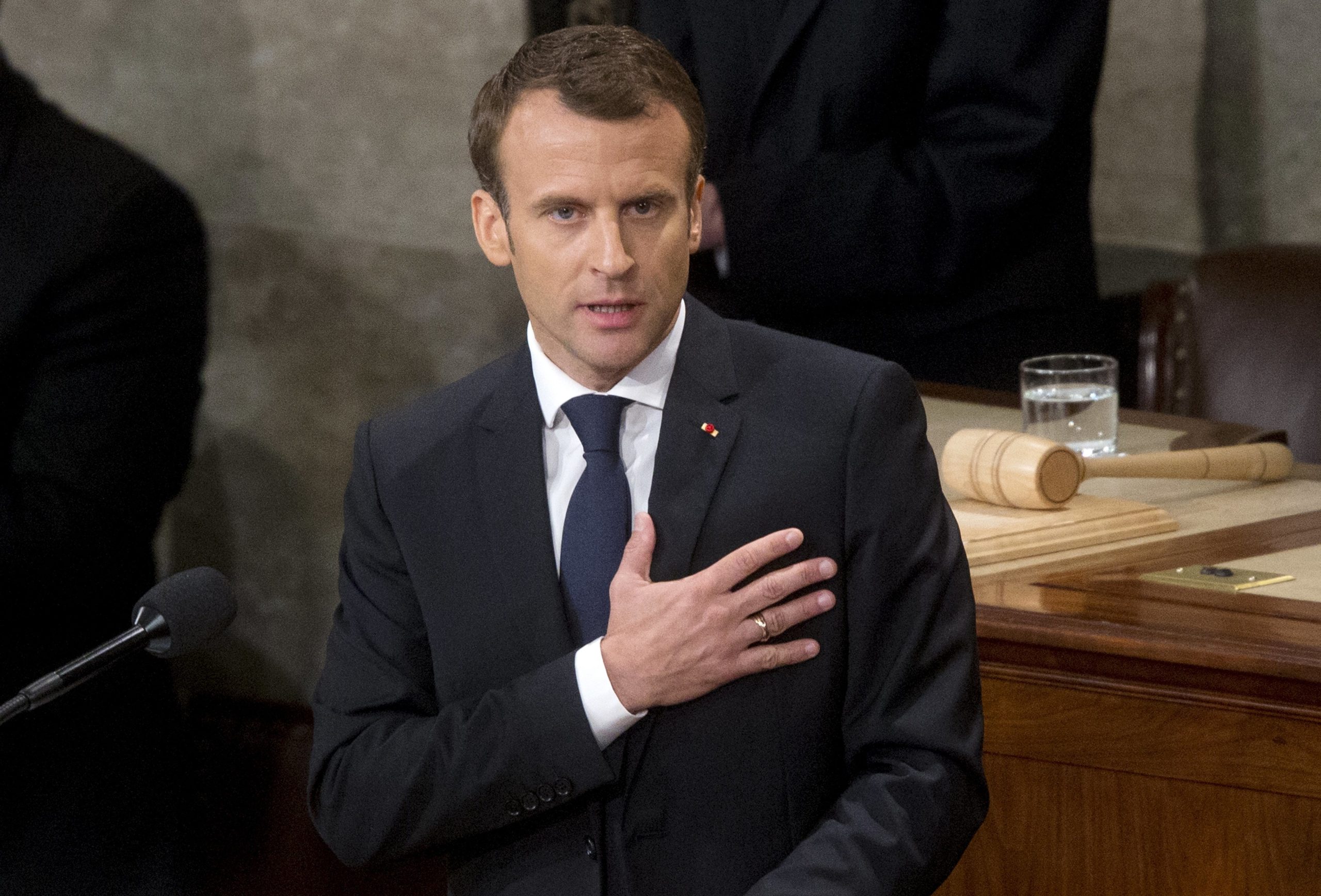 Macron propõe ser mediador entre China e Dalai Lama na questão do Tibete