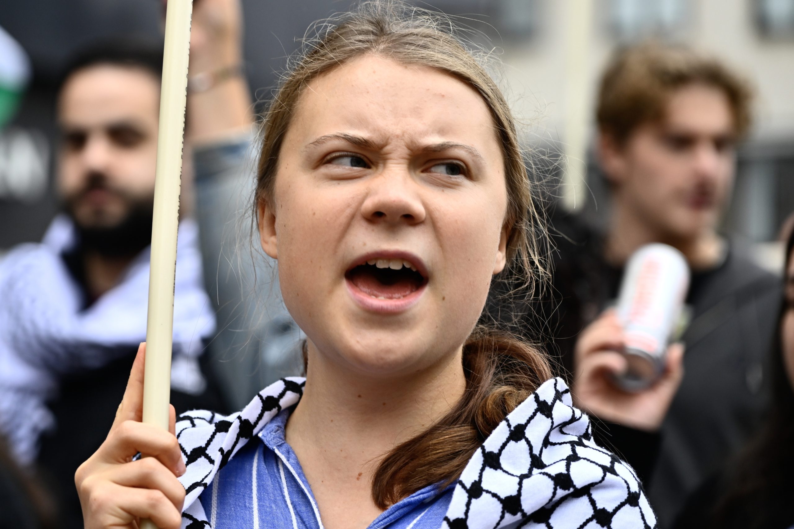 Ativista Greta Thunberg diz que Trump é “muito mais perigoso” do que Kamala Harris