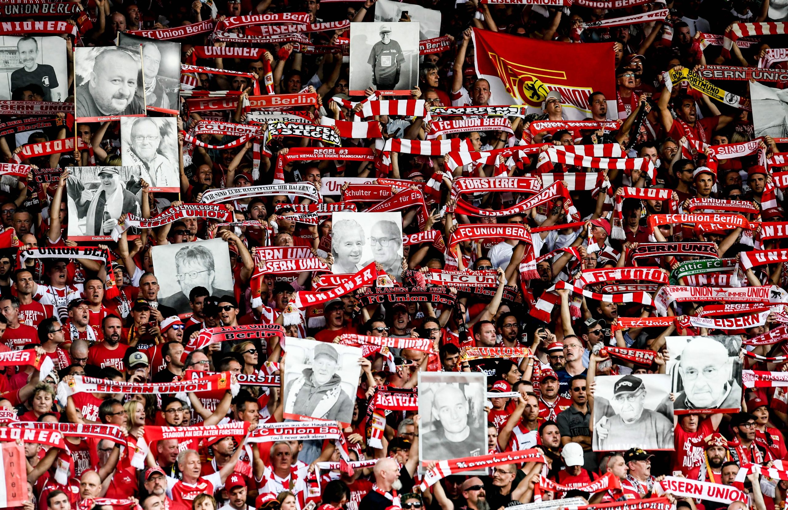 Bundesliga: Os adeptos do Union Berlin levaram para o estádio os fãs que já não foram a tempo de testemunhar a subida de divisão