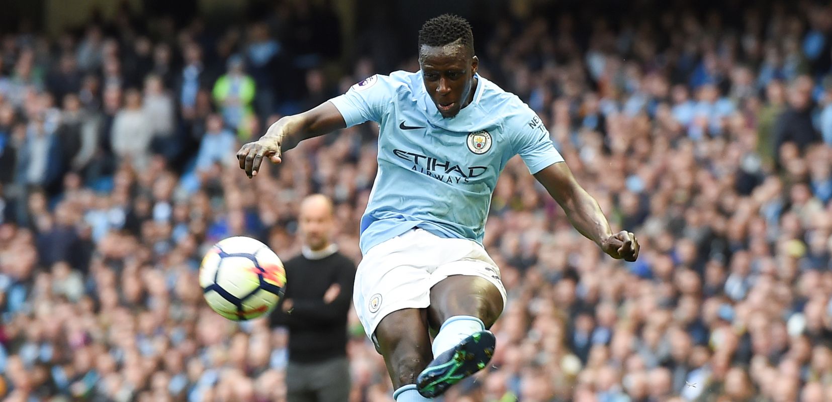 Benjamin Mendy, futebolista do Manchester City, acusado de quatro crimes de violação
