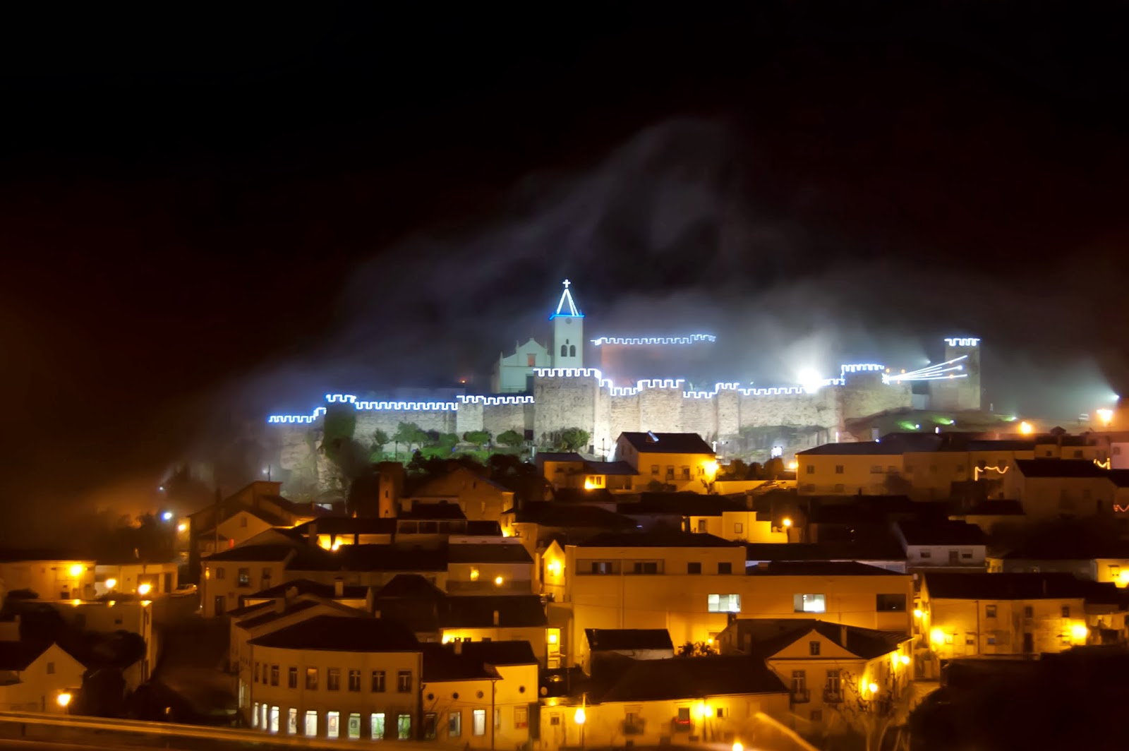 Câmara de Coimbra denuncia atos de vandalismo na iluminação de Natal