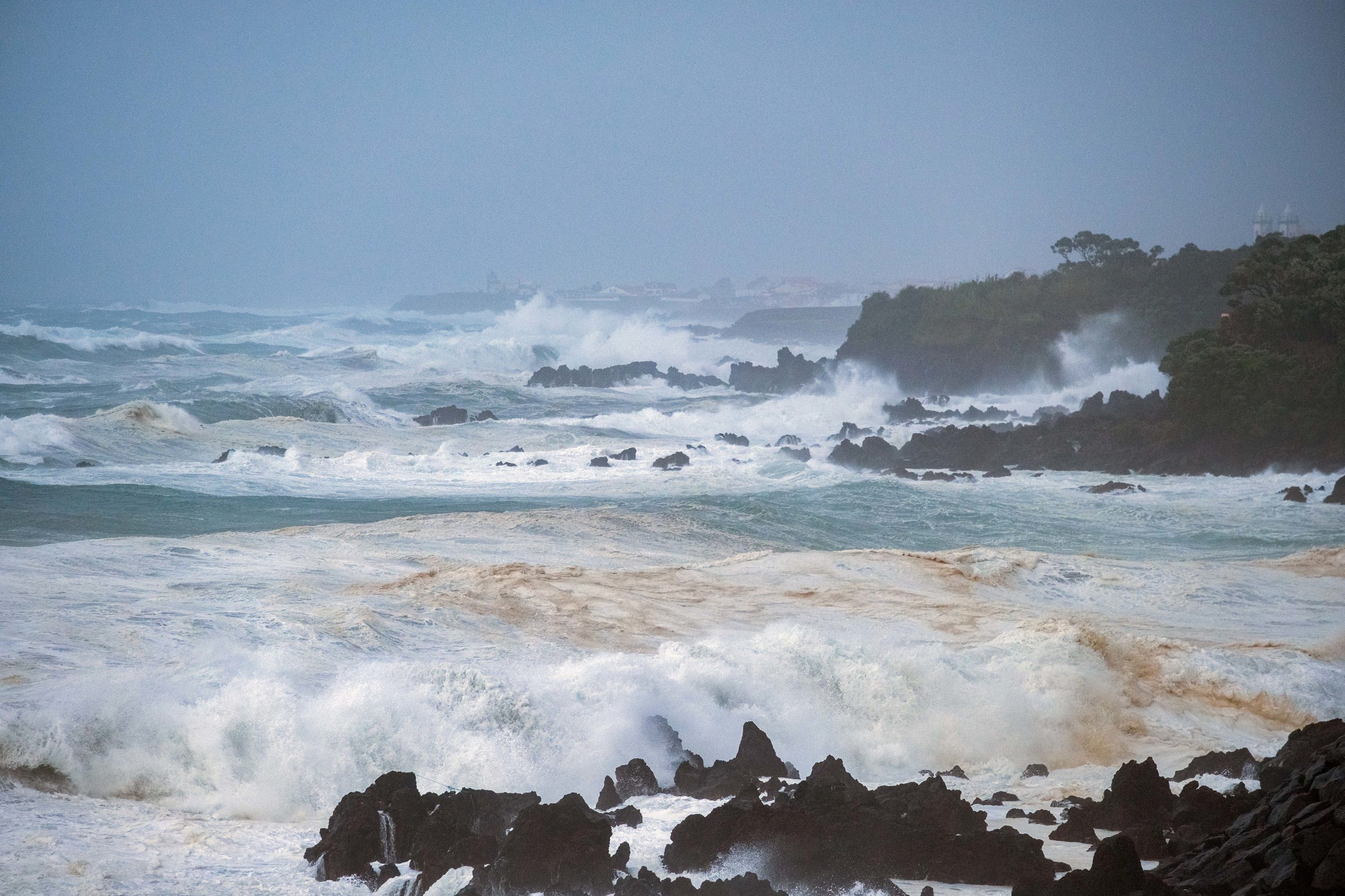 Mau tempo: Alerta amarelo para sete ilhas dos Açores devido a vento e agitação marítima