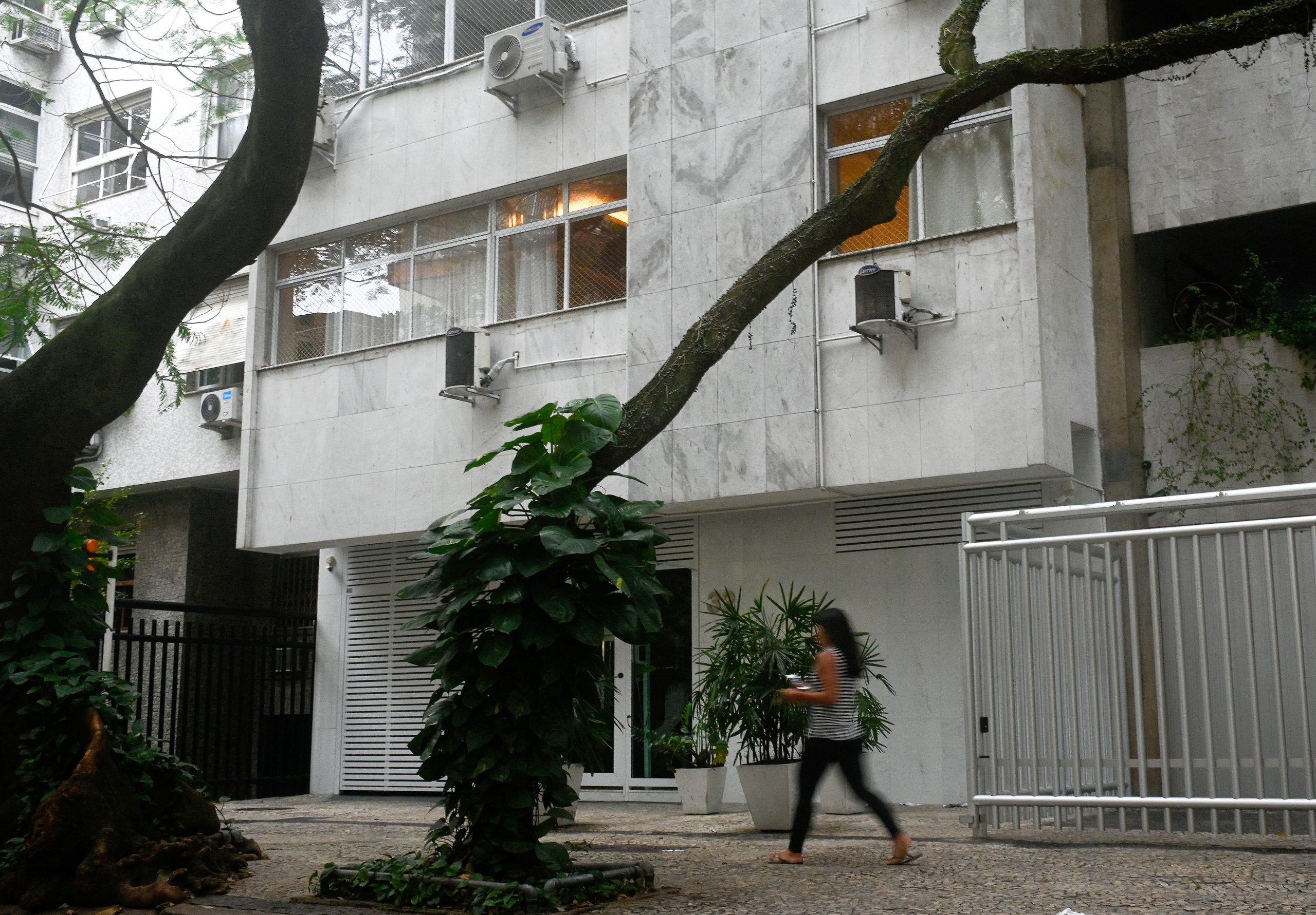 Cônsul alemão no Rio de Janeiro acusado de matar o marido é incluido na lista de fugitivos da Interpol