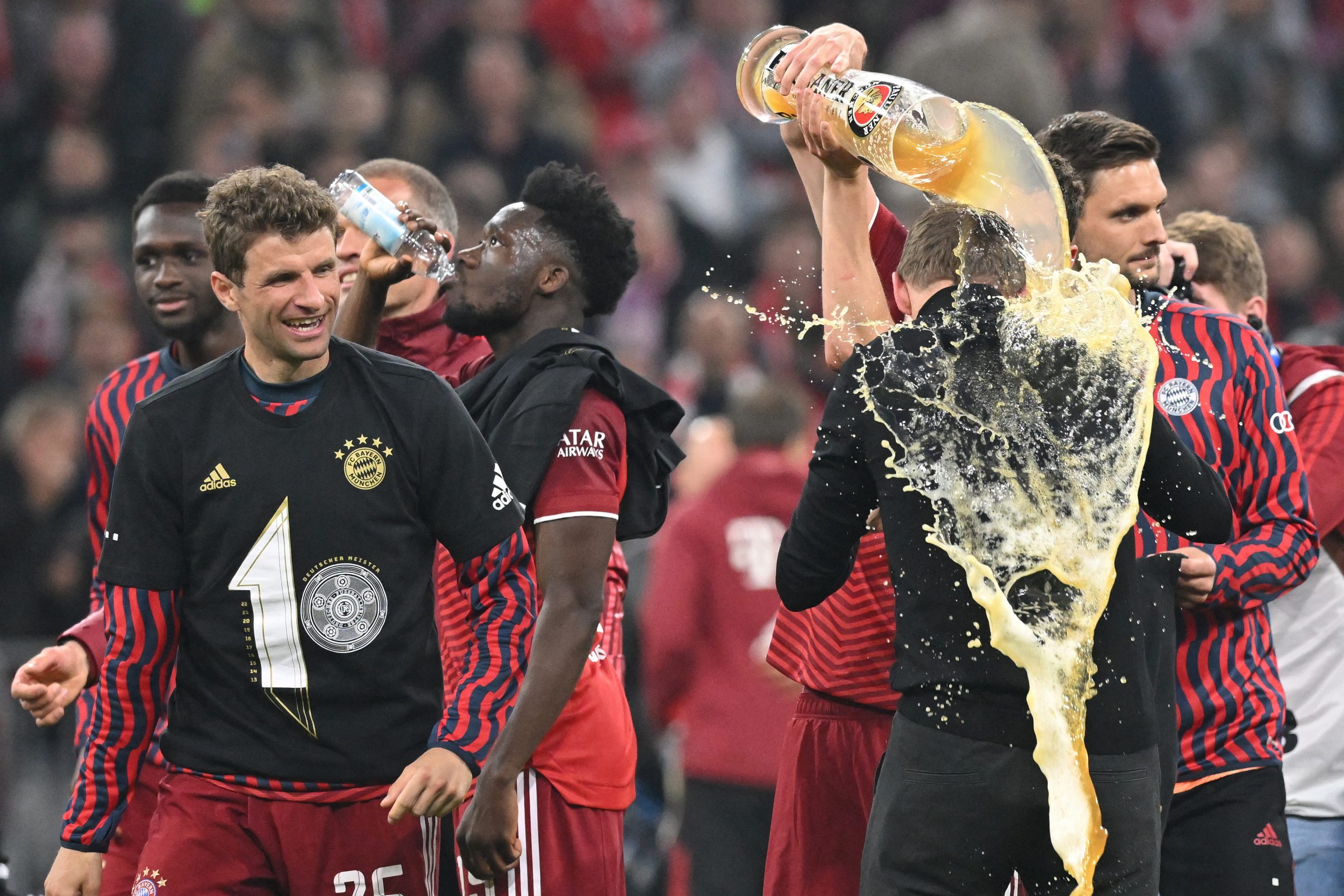 E lá vão 10. Bayern Munique sagra-se decacampeão alemão após vencer rival Dortmund