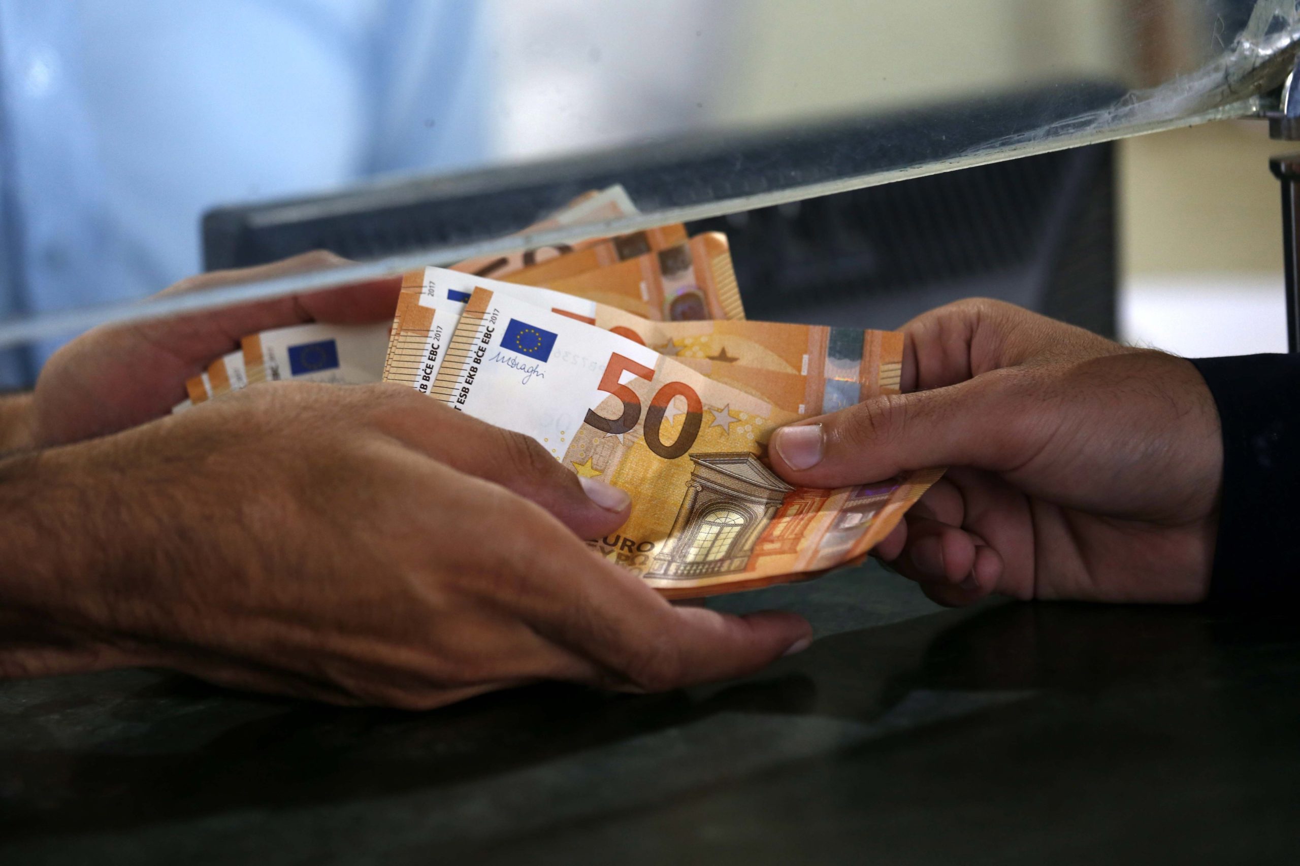 Funcionários públicos que avançam diretamente para 683 euros terão pagamento faseado do acréscimo