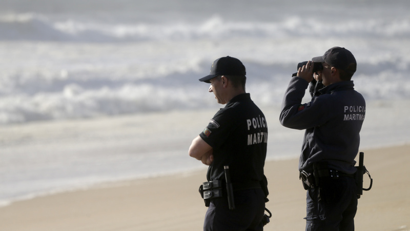 Homem de 77 anos morre afogado na praia do Porto das Barcas na Lourinhã