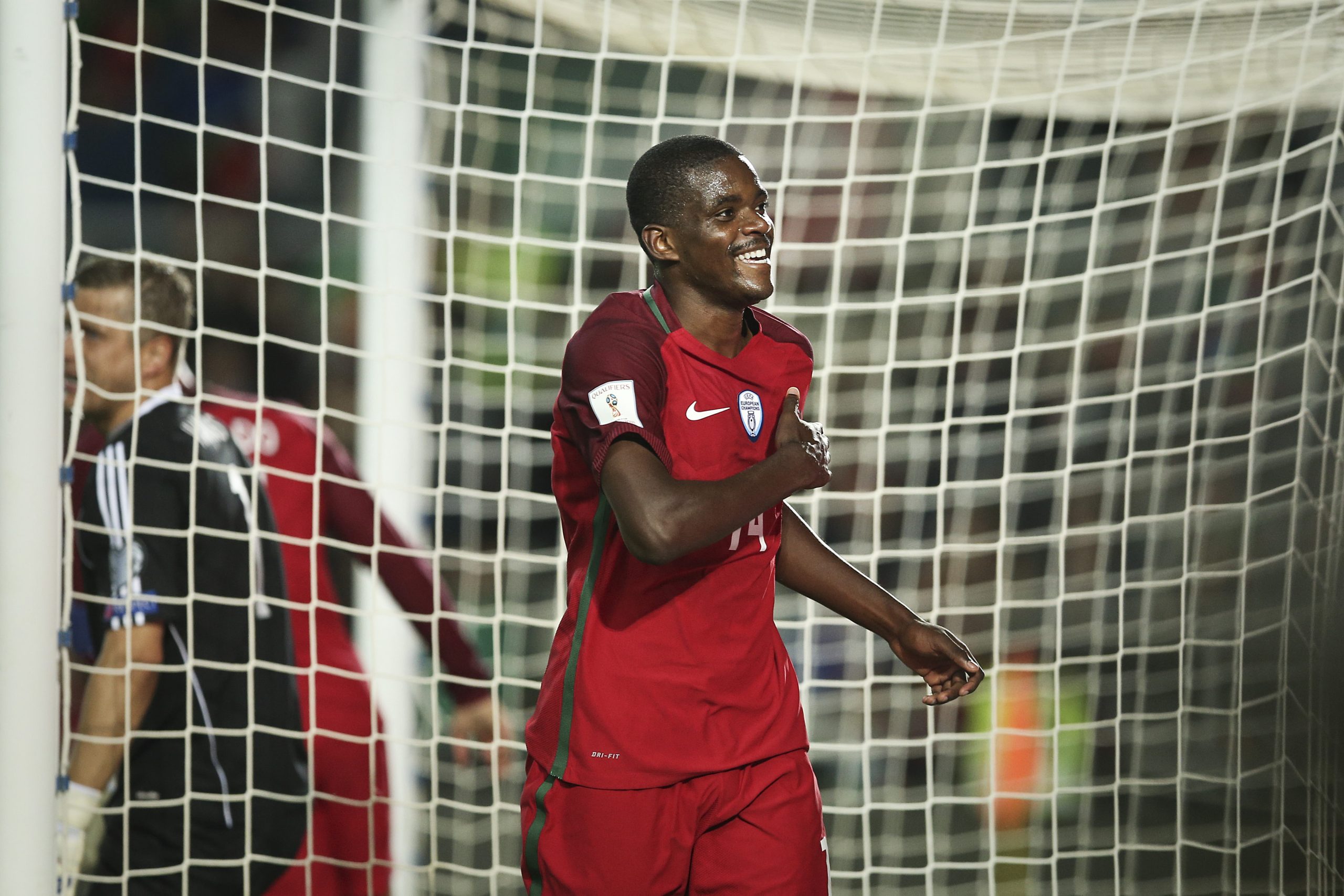 William Carvalho falha deslocação a Guimarães devido a lesão