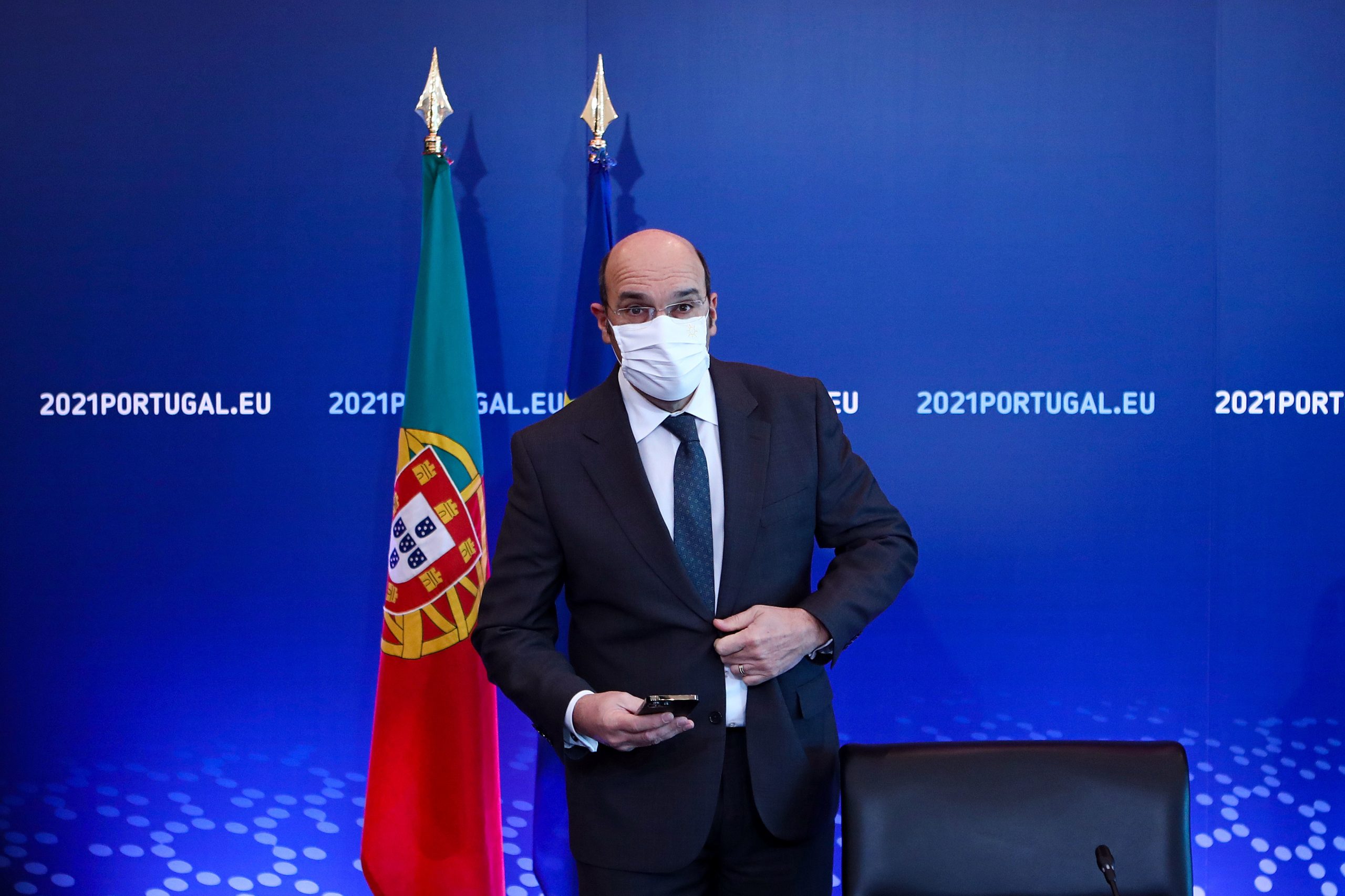 Covid-19: Empresas não precisam provar queda de faturação para aceder ao ‘lay-off’ simplificado