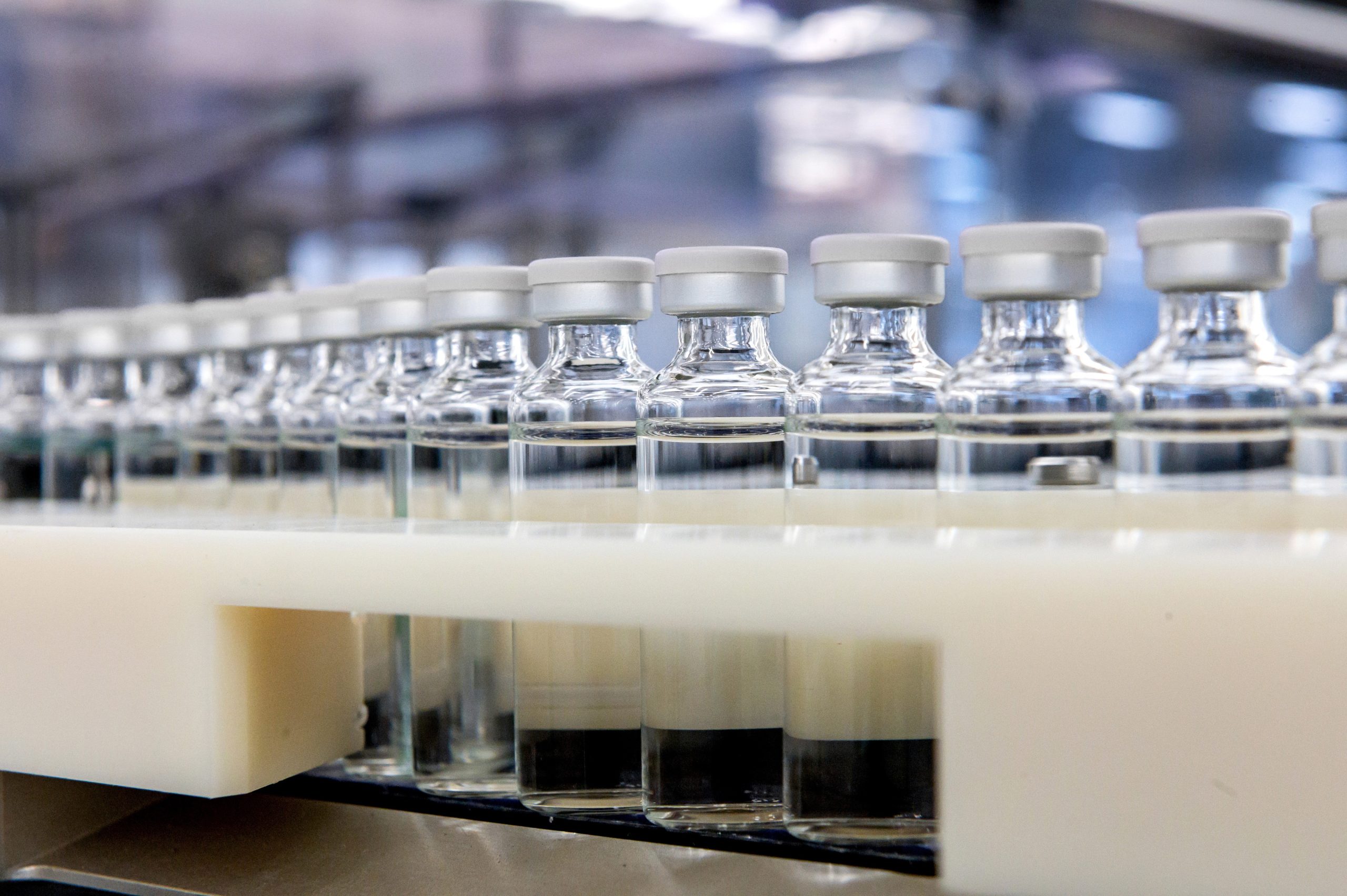 Laboratórios disponibilizam 200 milhões de doses de vacina a países pobres