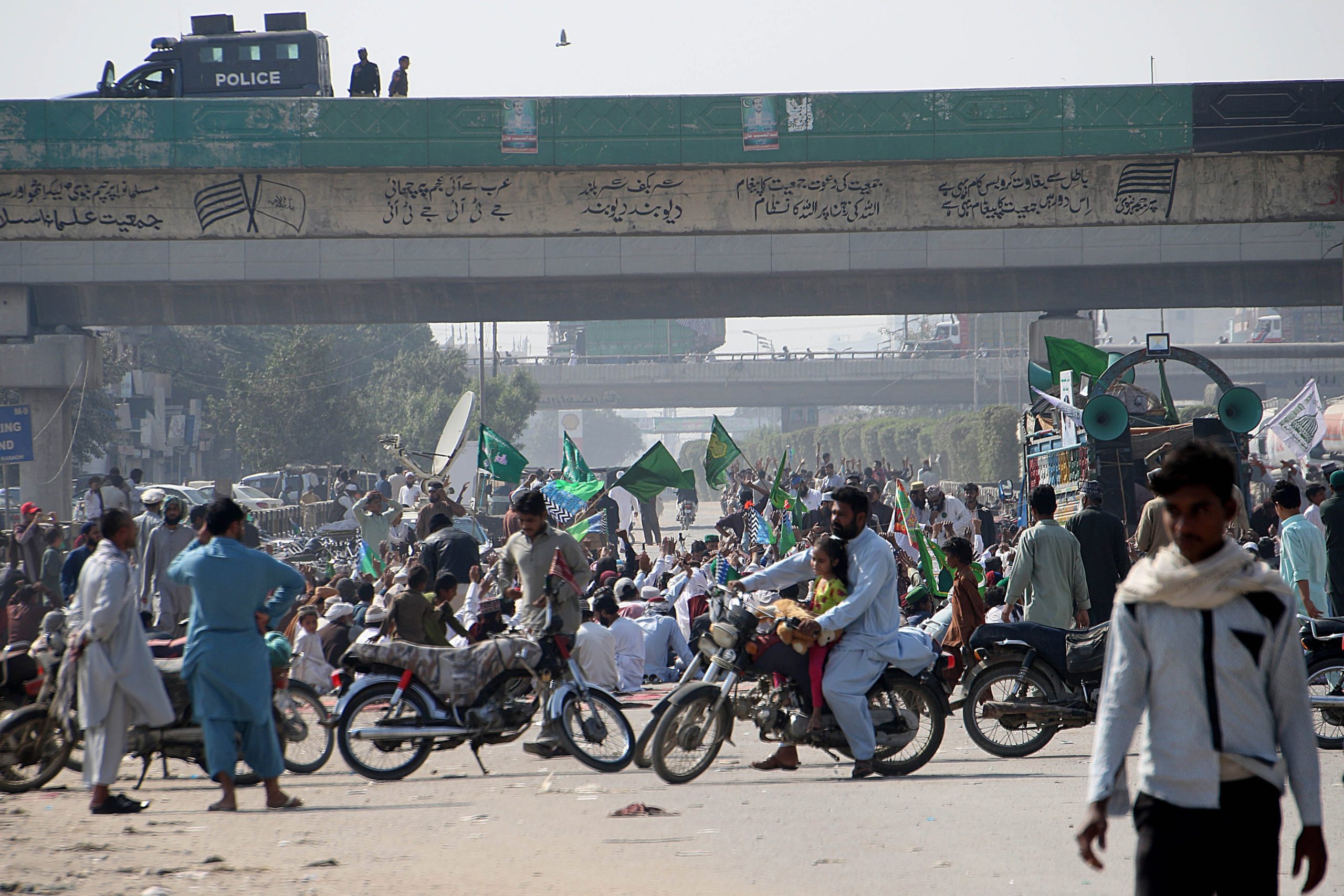 Paquistão: Islamitas reforçam protesto em Islamabad apesar de intervenção policial com seis mortos