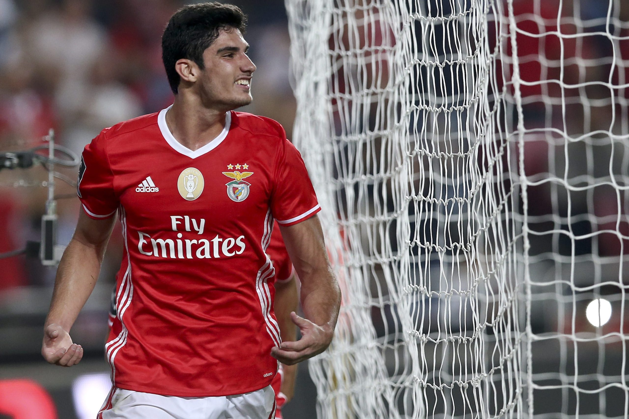 Benfica vence Paços de Ferreira e aumenta provisoriamente a vantagem na liderança
