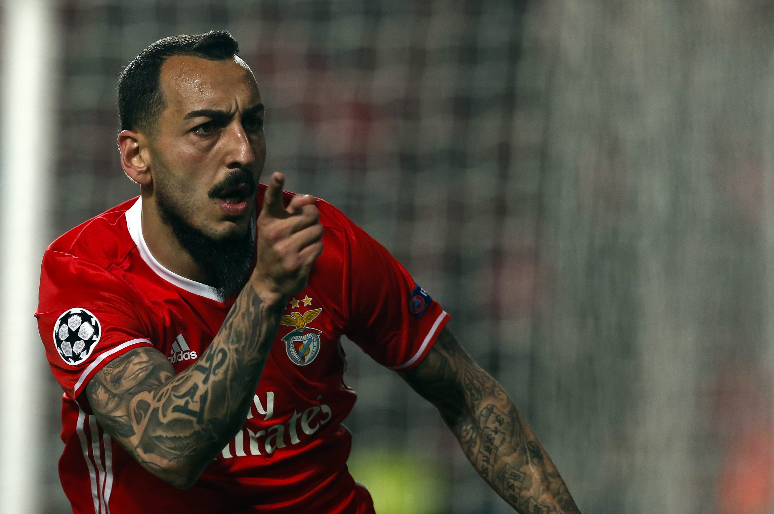 Quatro detidos por especulação de bilhetes para o jogo Benfica-Dortmund